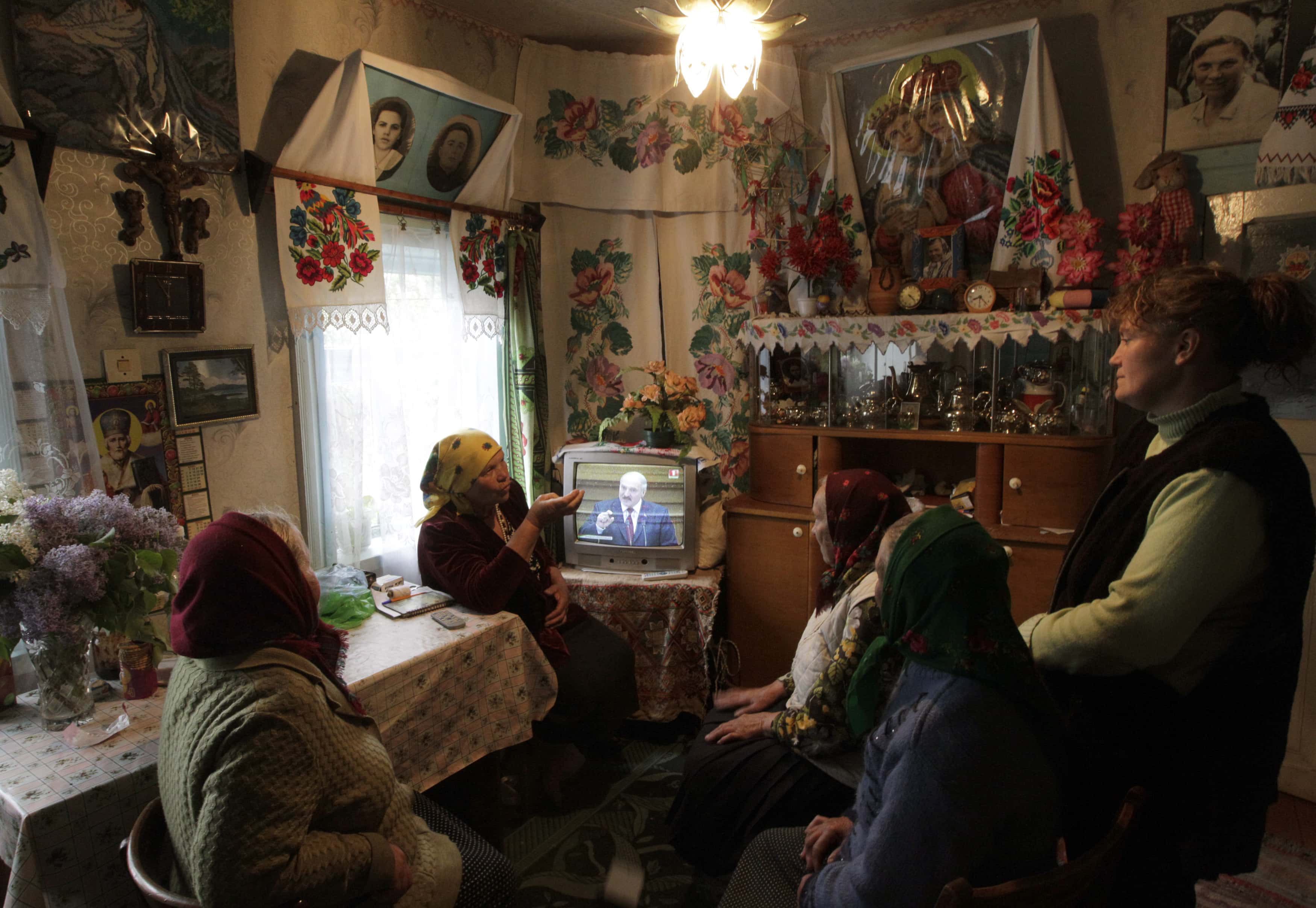 Villagers watch a TV set as Belarusian President Alexander Lukashenko speaks during his annual address to the Belarussian people, 8 May 2012, REUTERS/Vasily Fedosenko