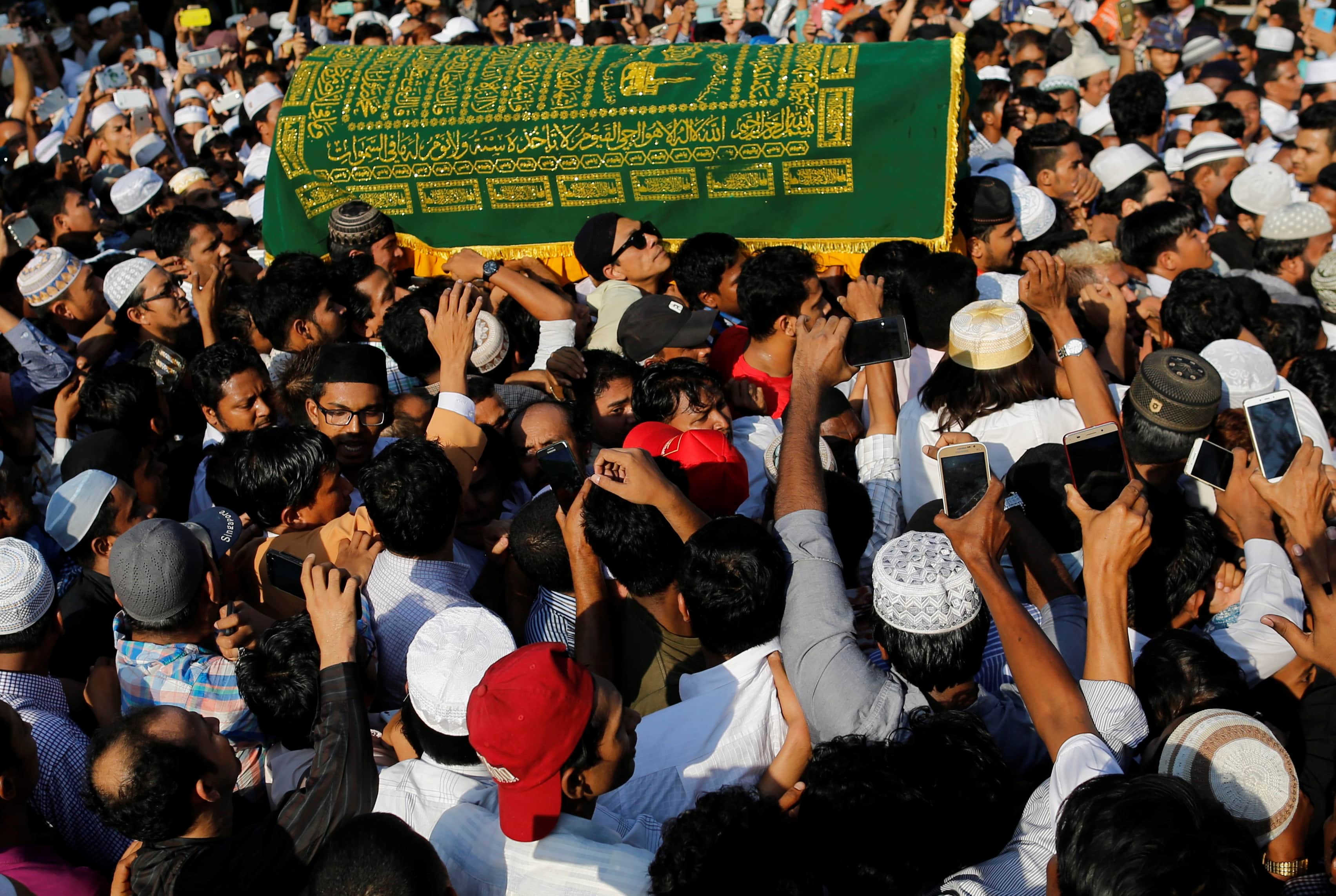 Supporters carry the coffin of NLD legal advisor Ko Ni, after he was shot dead, in Yangon, 30 January 2017, REUTERS/Soe Zeya Tun