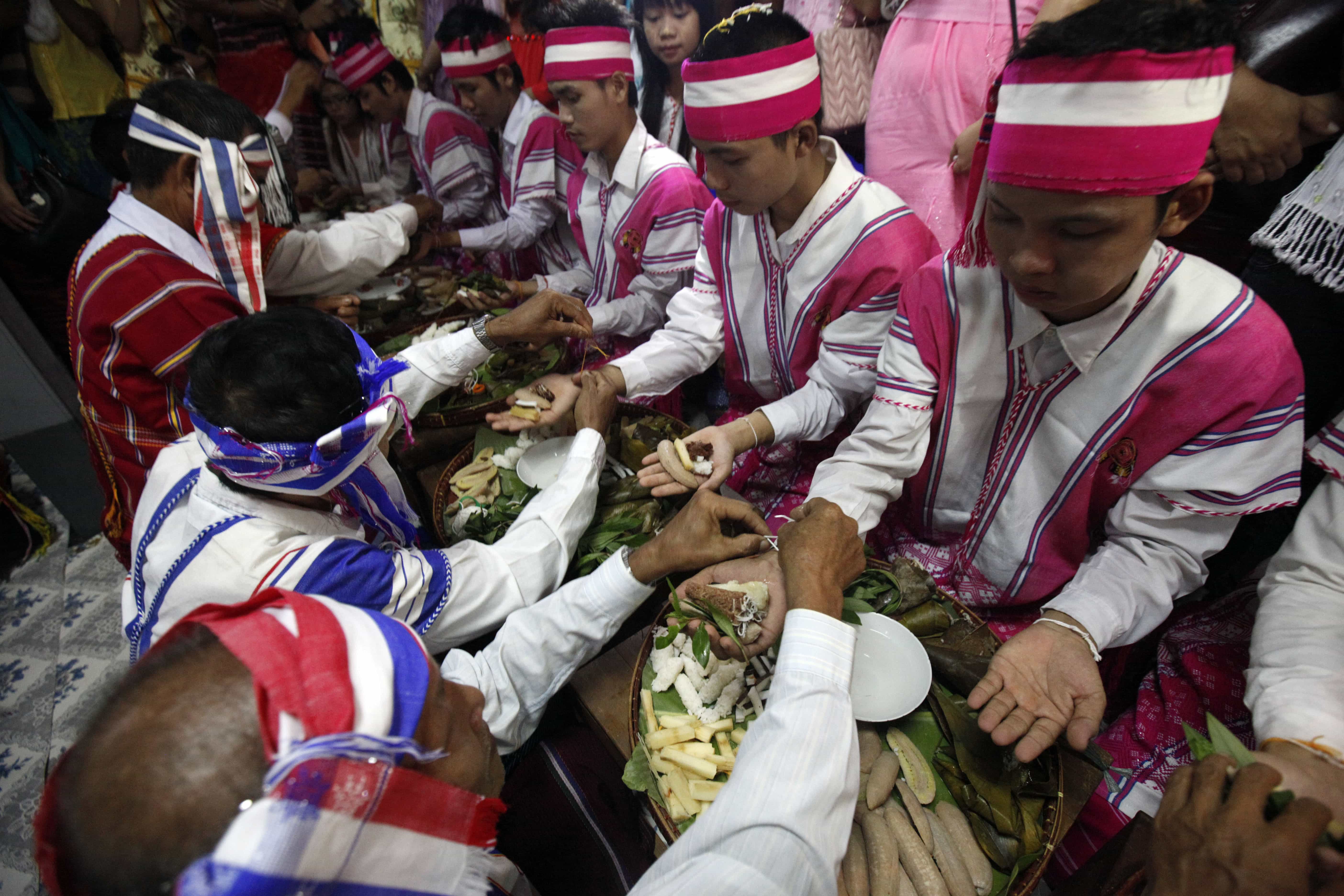 Wearing traditional dress, ethnic Karen men take part in a festival at a pagoda in Yangon, 30 August 2015, AP Photo/Khin Maung Win