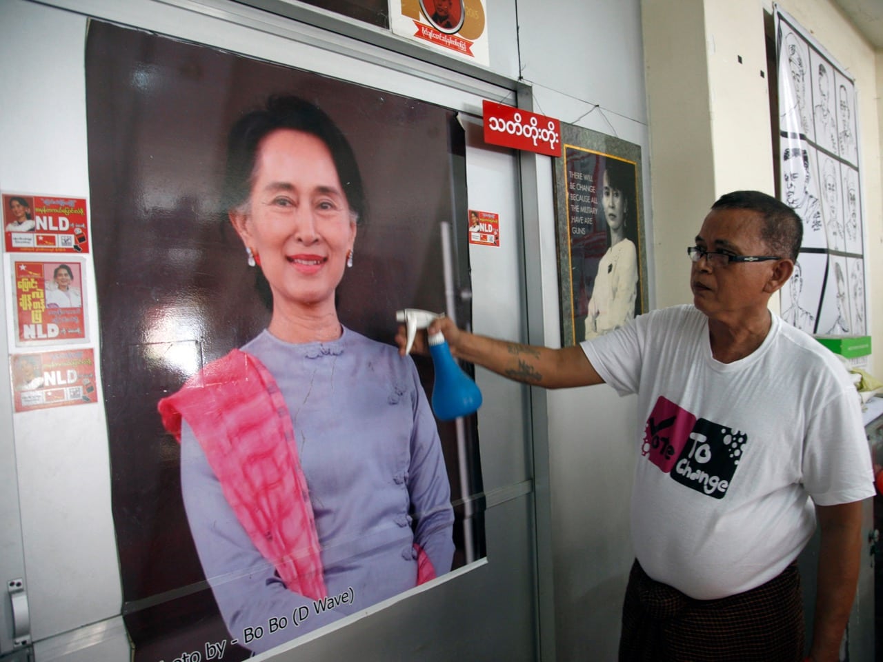 A supporter cleans a portrait of Aung San Suu Kyi at her NLD party headquarters in Yangon, 8 September 2015, AP Photo/Khin Maung Win