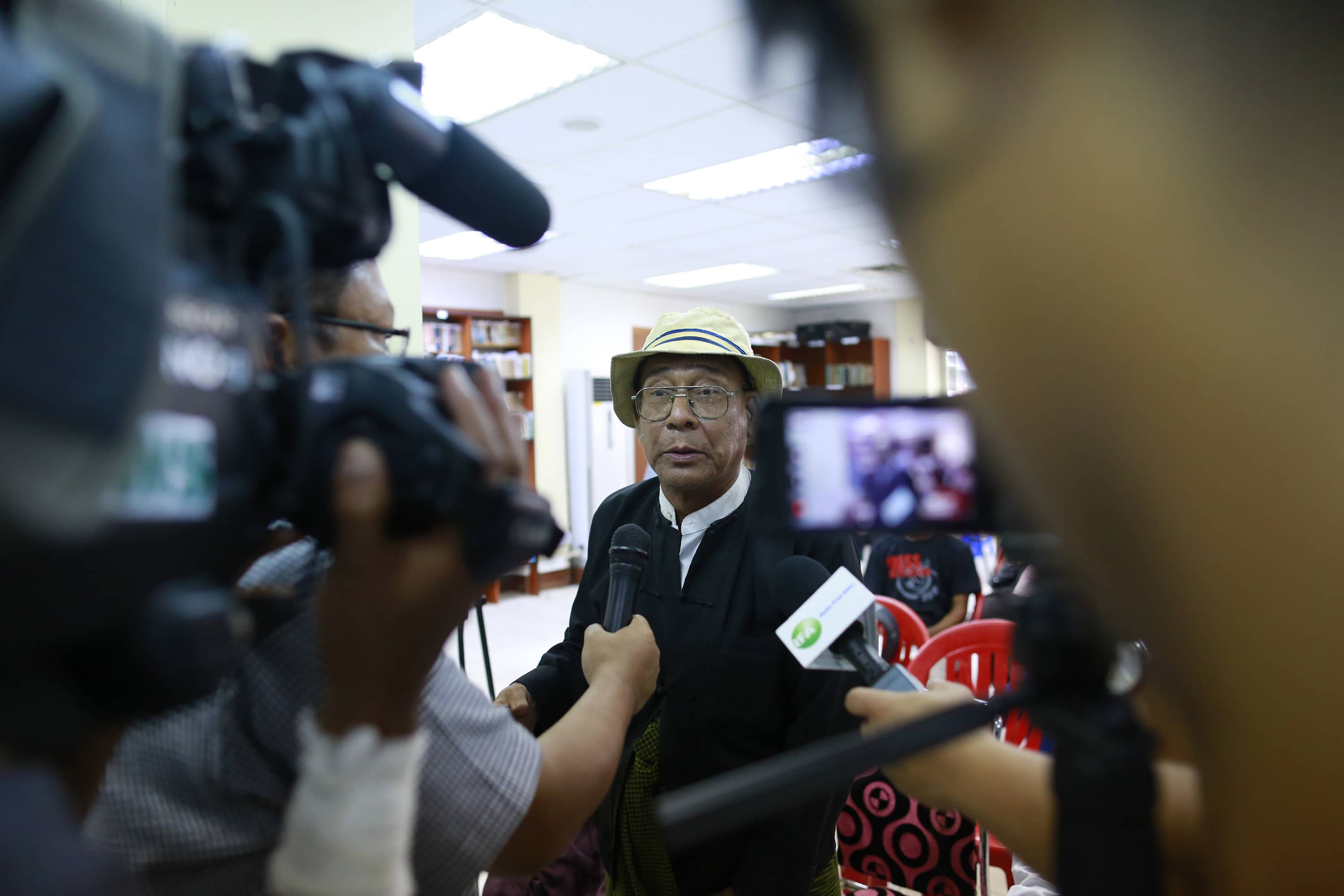 A lawyer working for "Unity Journal" talks to the media during a conference about press freedom in Yangon, 26 April 2014, REUTERS/Soe Zeya Tun
