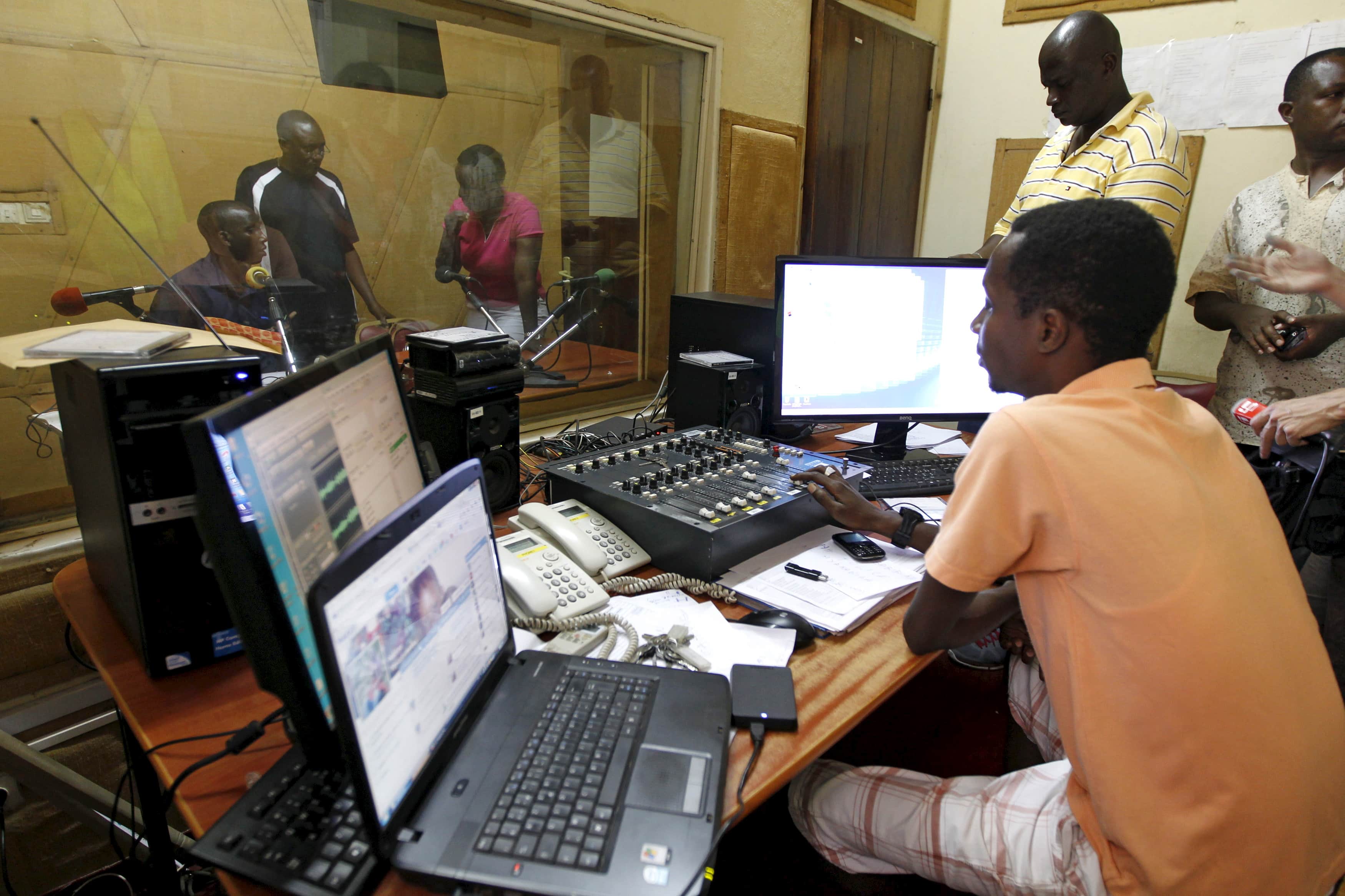 Senior staff at the Radio Publique Africaine work inside their broadcasting studio in Bujumbura, Burundi, 26 April 2015, REUTERS/Thomas Mukoya