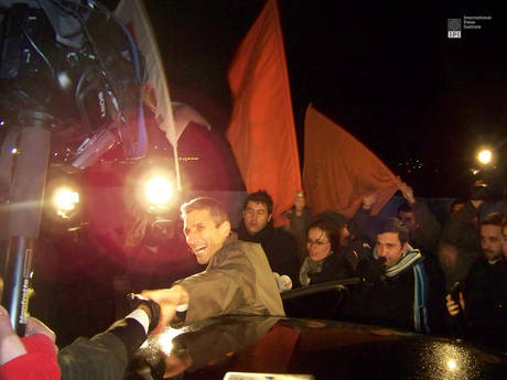 Turkish journalist Nedim Sener greets supporters after his release from Silivri prison, IPI/Steven Ellis