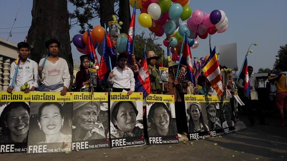 Supporters call for the release of the 11 activists in Phnom Penh, 26 January 2015, CCHR/Facebook