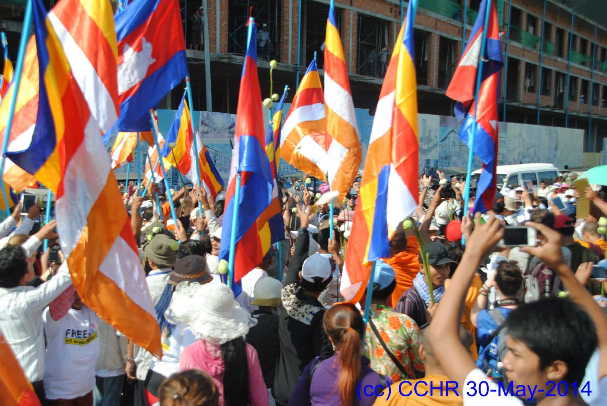 Supporters gathered in Phnom Penh show their enthusiasm upon hearing of the release of the 23 activists, 30 May 2014, CCHR