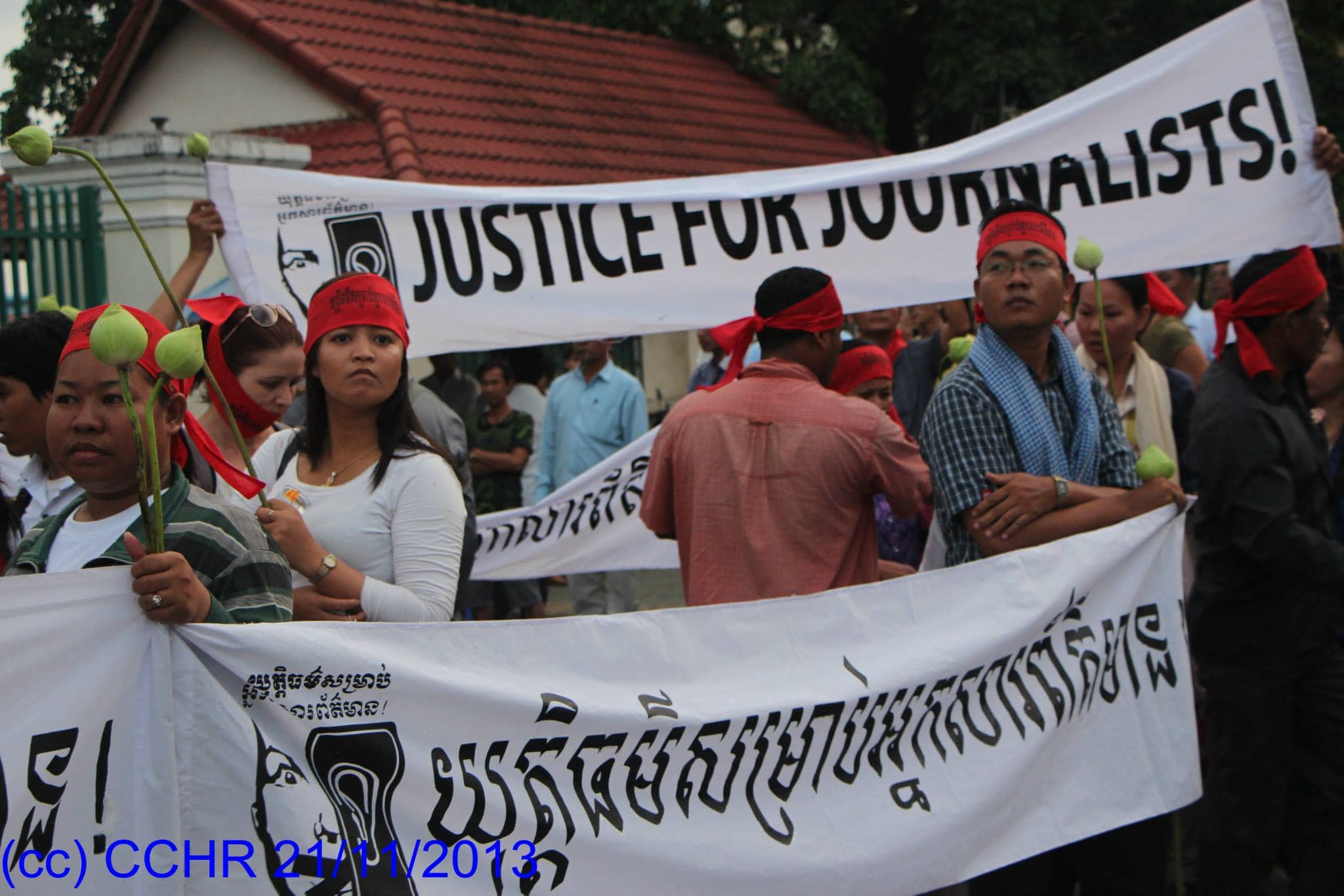 On 21 November 2013, a number of human rights groups, including CCHR, jointly organised a vigil to call for justice for 11 journalists killed between 1993 and 2013, CCHR