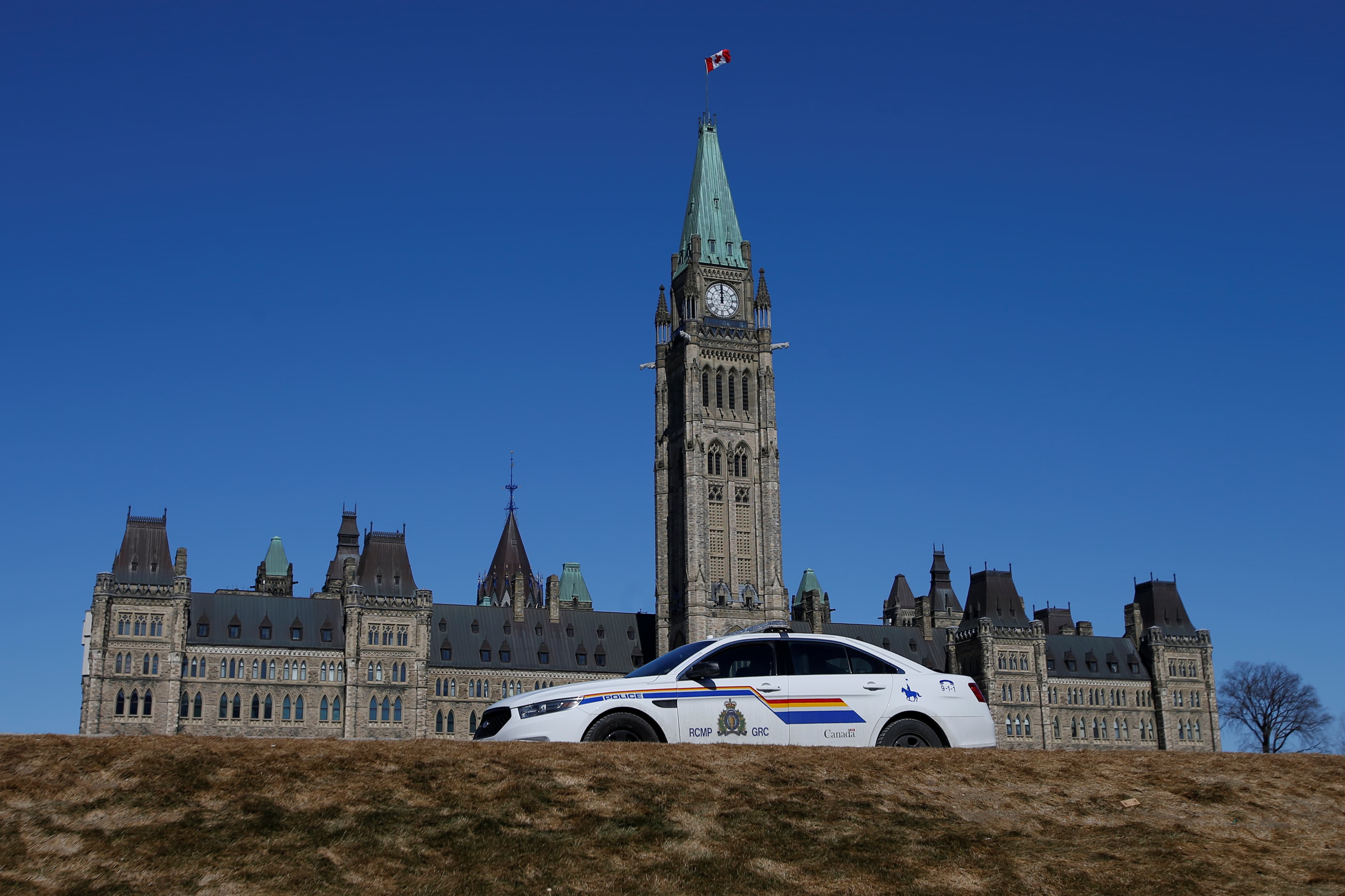 A Royal Canadian Mounted Police (RCMP) vehicle is seen on Parliament Hill in Ottawa, Ontario, Canada, 22 March 2017, REUTERS/Chris Wattie