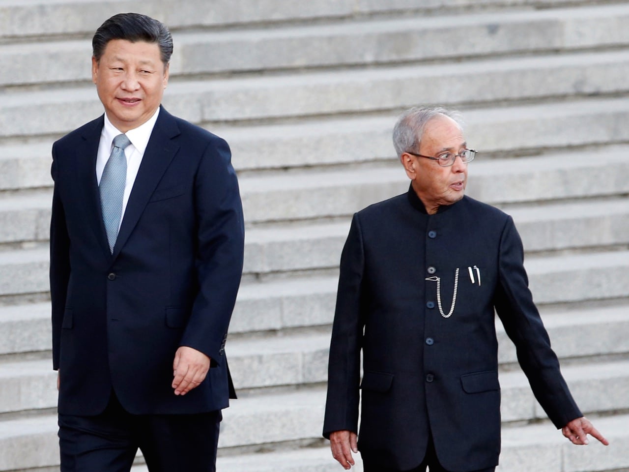 India's President Pranab Mukherjee (R) and Chinese President Xi Jinping attend a welcoming ceremony at the Great Hall of the People in Beijing, China, 26 May 2016 , REUTERS/Kim Kyung-Hoon