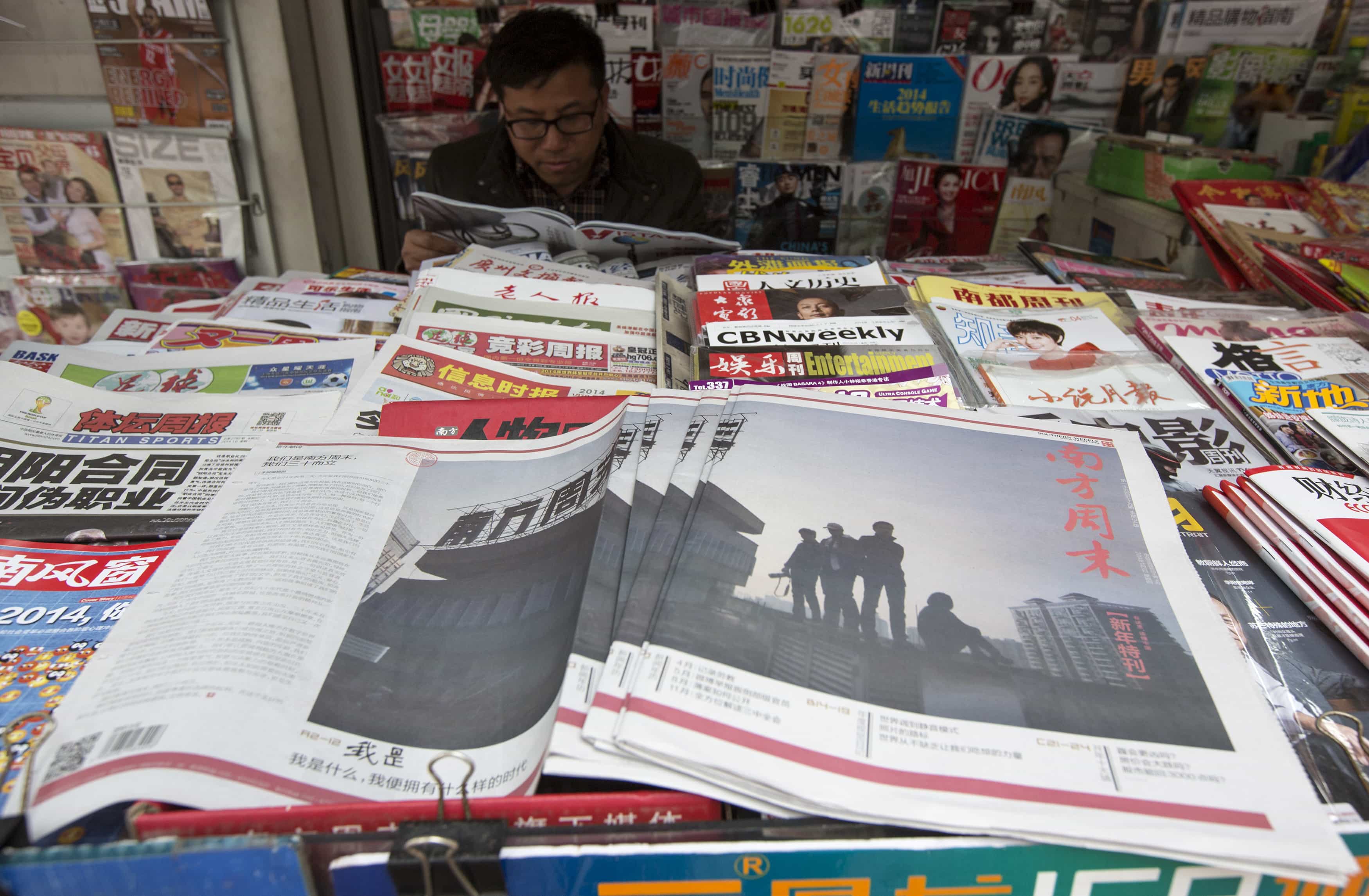 "Southern Weekly" newspaper copies on display at a newsstand in the southern Chinese city of Guangzhou, 7 January 2014, REUTERS/Tyrone Siu