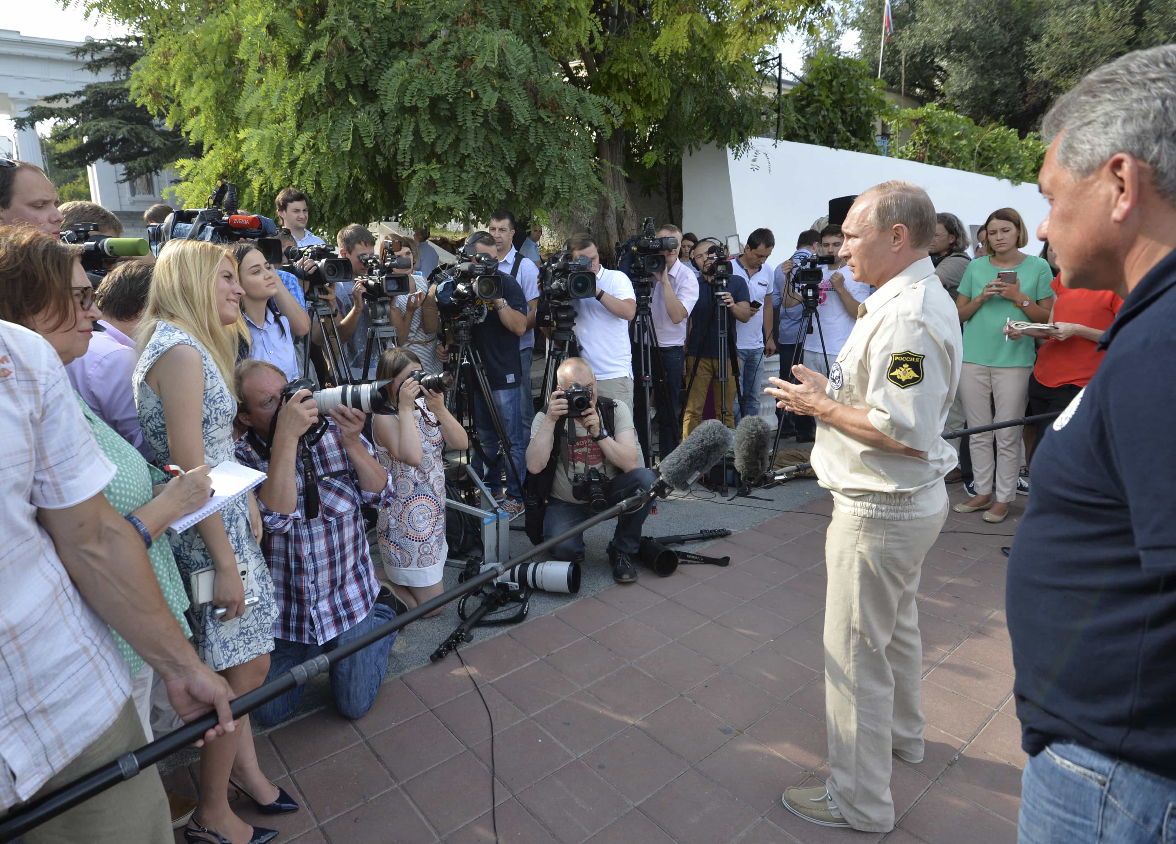 Russian President Vladimir Putin (2nd R) meets with journalists after submerging into the waters of the Black Sea inside a research bathyscaphe as part of an expedition in Sevastopol, Crimea, 18 August 2015, REUTERS/Alexei Druzhinin/RIA Novosti/Kremlin