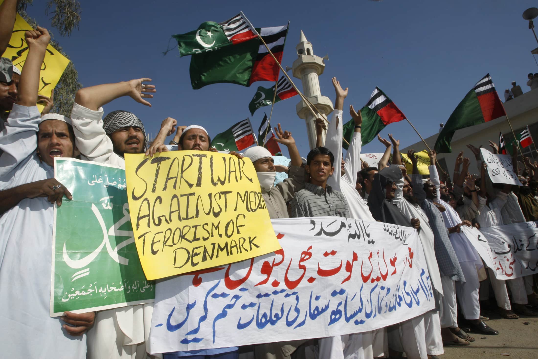 Activists of the Sunni Action Committee chant slogans to protest against the republication of cartoons depicting the Prophet Mohammad, in Karachi, 29 February 2008. , REUTERS/Athar Hussain