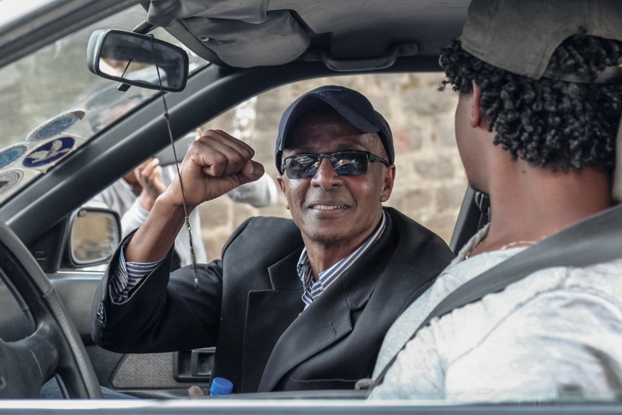 Journalist Eskinder Nega (C) gestures after being released from Kaliti Prison in Addis Ababa, 14 February 2018; Nega was subsequently re-arrested by Ethiopian authorities, YONAS TADESSE/AFP/Getty Images