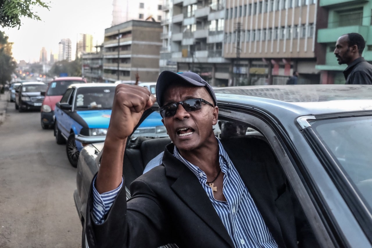 Ethiopian jounalist Eskinder Nega gestures from a car after being released from Kaliti Prison in Addis Ababa, 14 February 2018, YONAS TADESSE/AFP/Getty Images