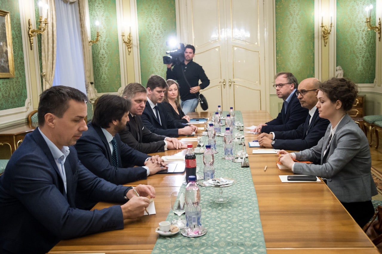 Slovak Prime Minister Robert Fico (3rdL) and his team attend a meeting with RSF General Secretary Christophe Deloire (3rdR), OSCE Representative on Freedom of the Media Harlem Desir (2ndR) and human rights activist Fultura Kusari (R) in Bratislava, 2 March 2018, to discuss the investigation of Jan Kuciak's murder, VLADIMIR SIMICEK/AFP/Getty Images