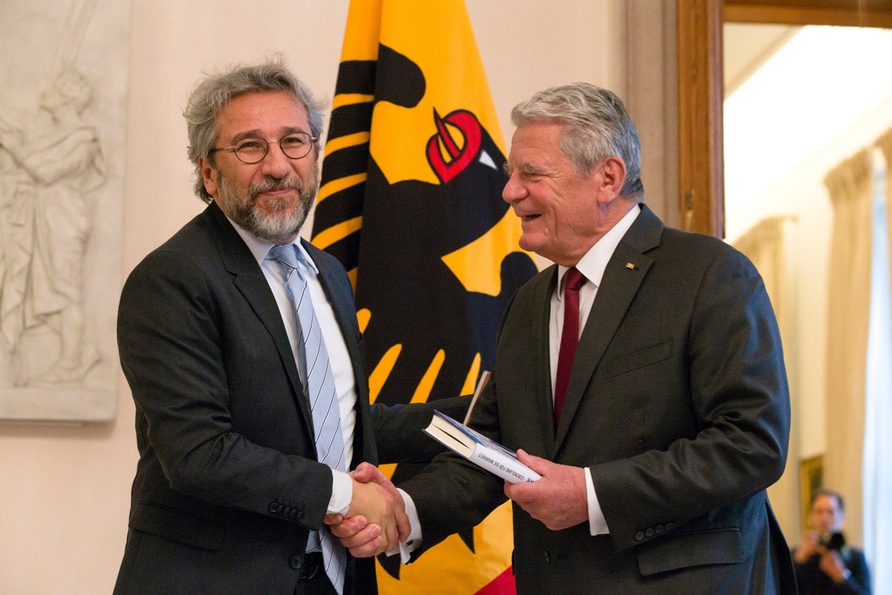 German President Joachim Gauck (R) and former chief editor of Turkish newspaper "Cumhuriyet", Can Dündar (L) shake hands at Bellevue Palace in Berlin, Germany, 7 November 2016, Emmanuele Contini/NurPhoto via Getty Images