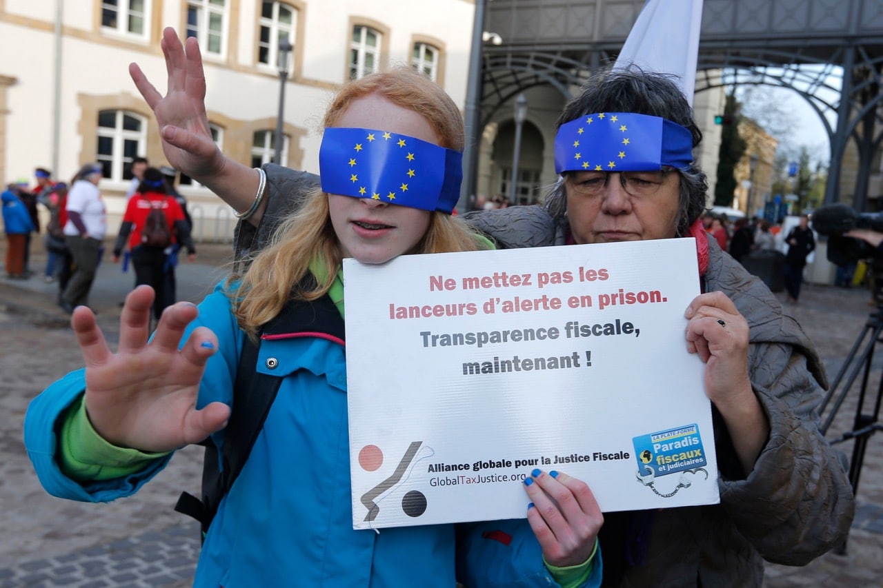 Protestors demonstrate in support of whistleblowers, asking for more transparency, before the start of the trial in the LuxLeaks financial scandal in Luxembourg, 26 April 2016, REUTERS/Vincent Kessler