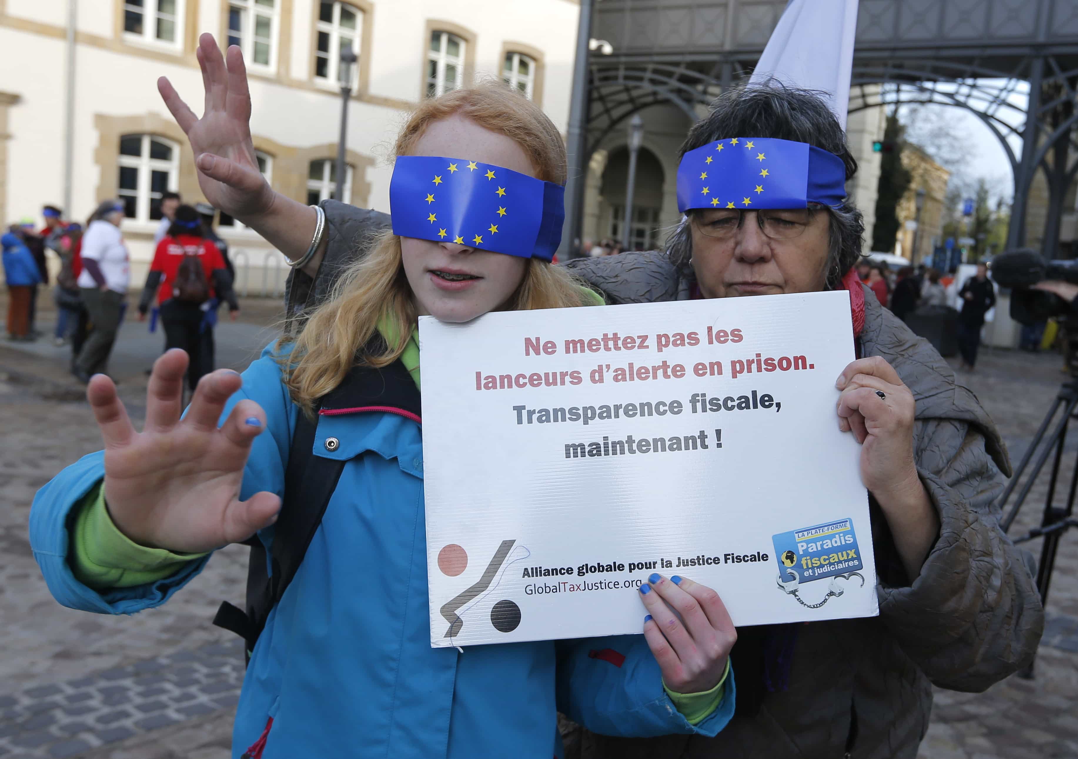 Protestors demonstrate in support of whistleblower, asking for more transparency, in front of the court before the start of the LuxLeaks trial in Luxembourg, 26 April 2016, REUTERS/Vincent Kessler