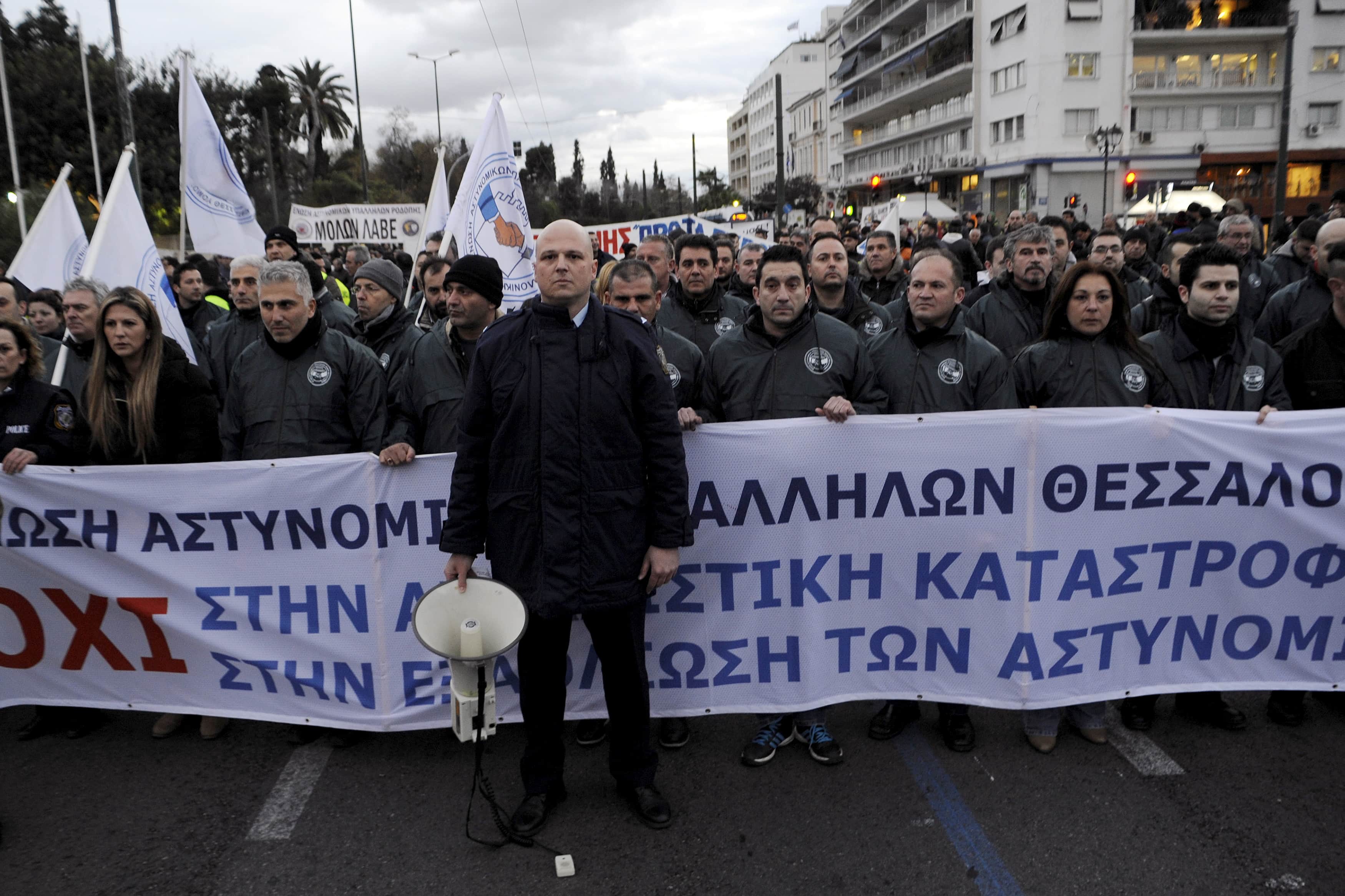 Police officers take part in a rally of uniformed staff of the public sector as they protest against planned pension reforms in Athens, 5 February 2016, REUTERS/Michalis Karagiannis