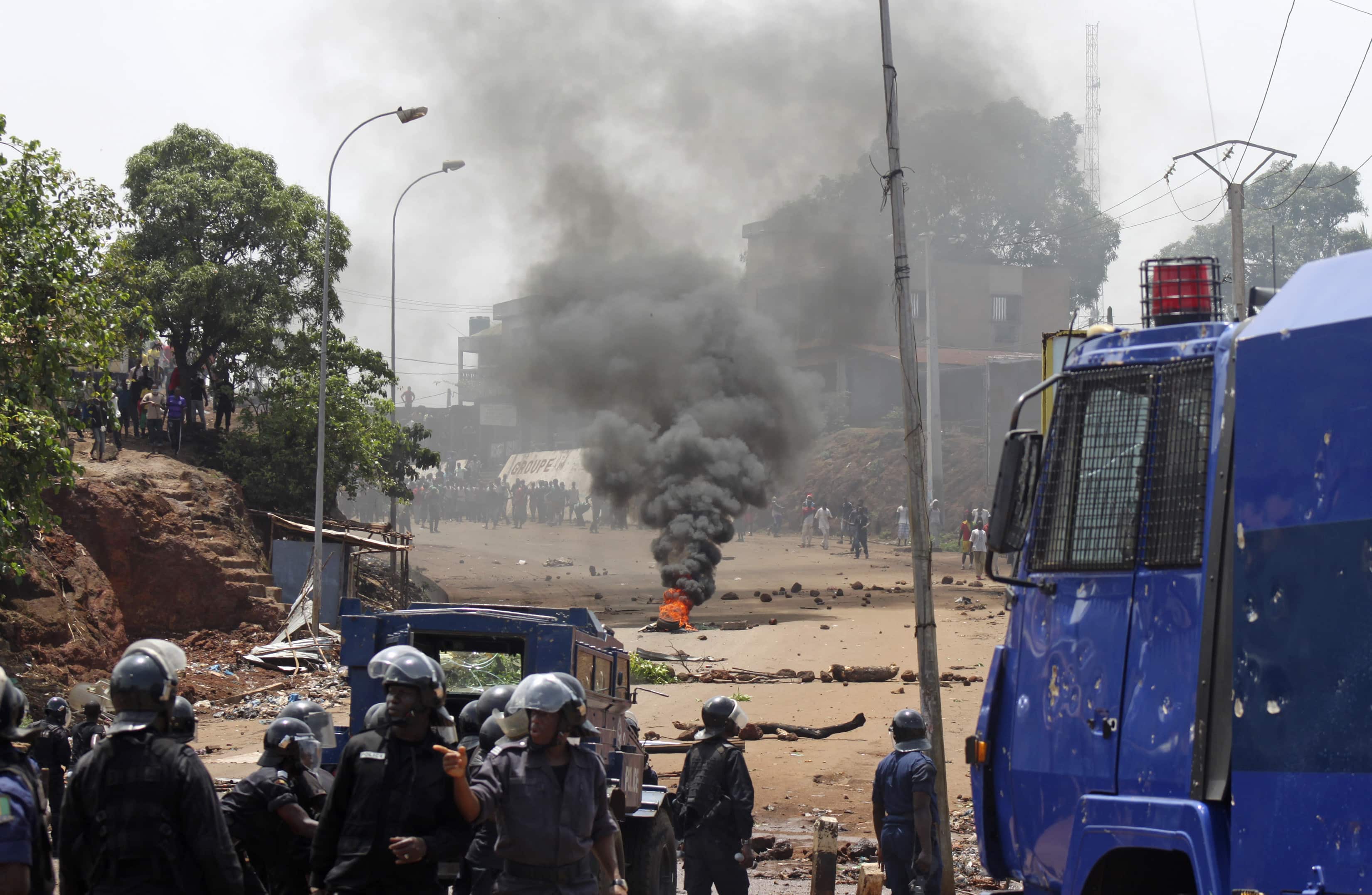 Anti-riot police clash with opposition protesters in Conakry, 23 May 2013., Reuters
