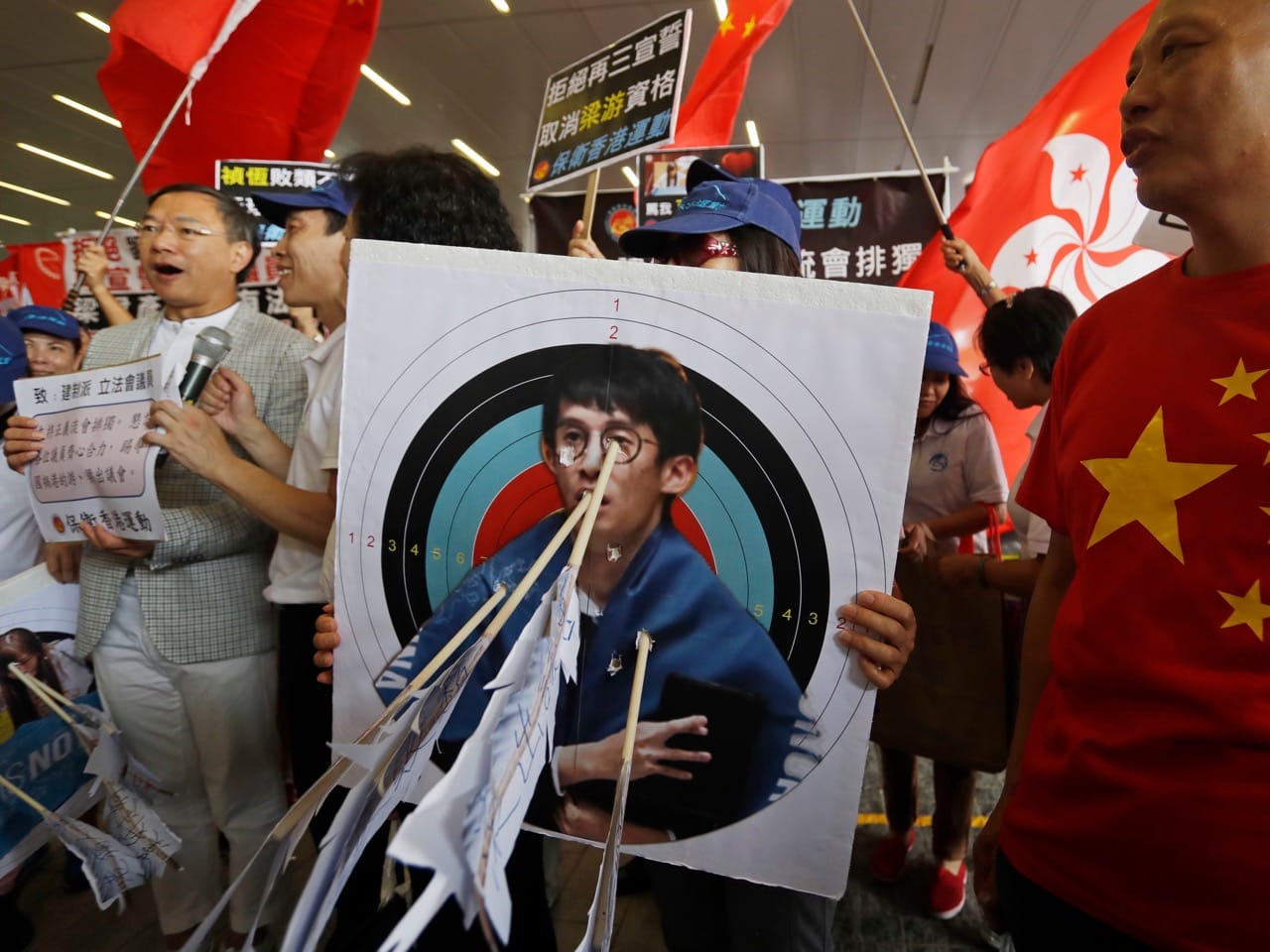 Pro-China protesters carry a printout depicting newly elected lawmaker Sixtus Leung as a traitor during a demonstration outside the Legislative Council in Hong Kong, 26 October 2016, AP Photo/Kin Cheung