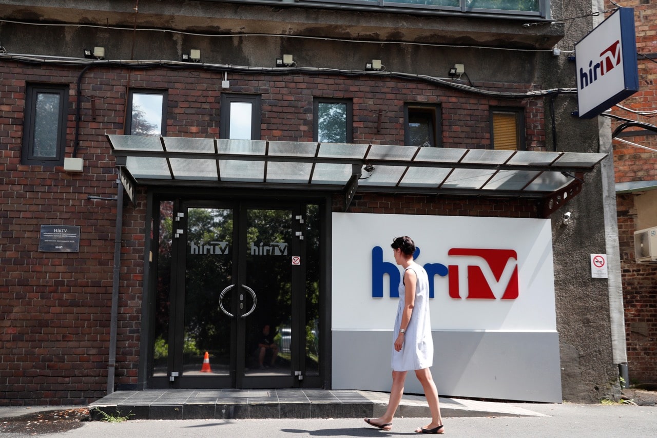 An employee of the Hungarian news channel, Hir TV, walks in front of its headquarters in Budapest, 1 August 2018, REUTERS/Bernadett Szabo