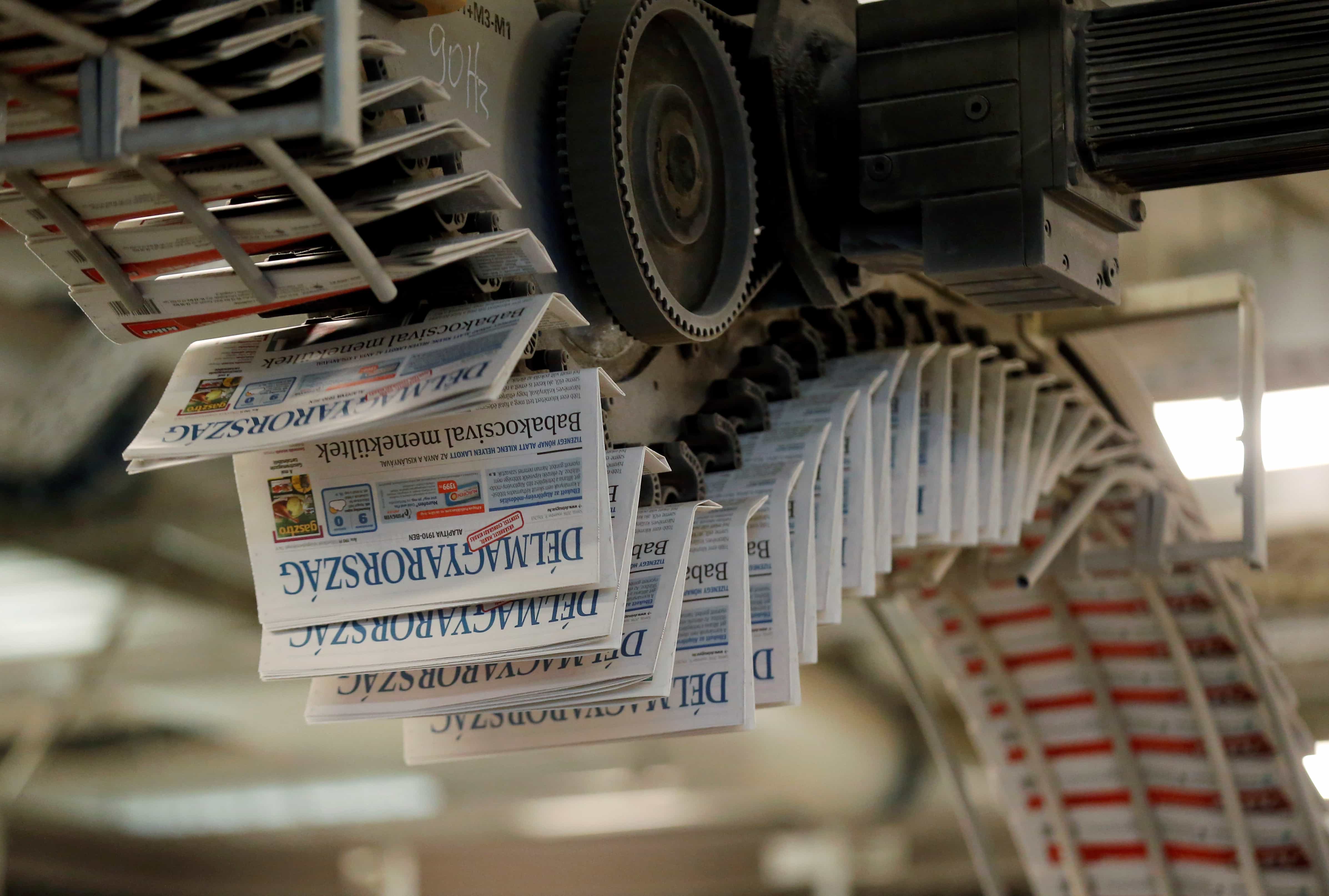 The daily newspaper Delmagyarorszag runs through the press in Szeged, Hungary, 8 November 2016, REUTERS/Laszlo Balogh