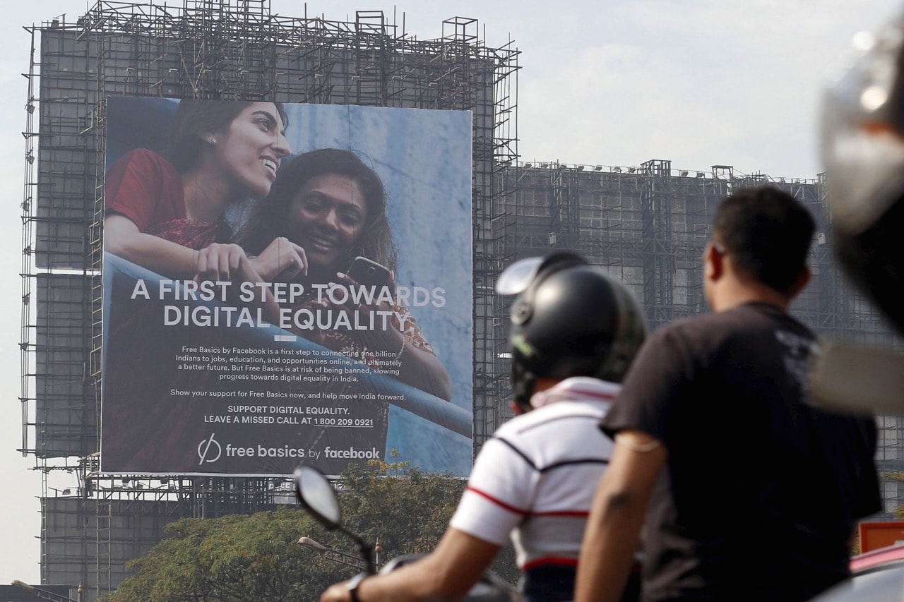 Motorists ride past a billboard advertising Facebook's Free Basics initiative in Mumbai, India, 30 December 2015, REUTERS/Danish Siddiqui