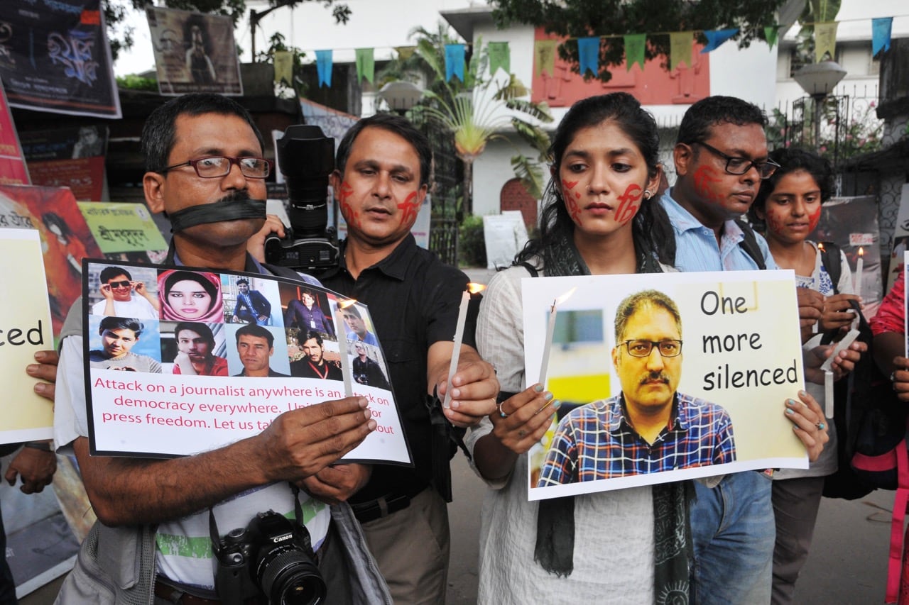 Indian journalists and photojournalists take part in a vigil and protest against the killing of Kahsmiri editor Shujaat Bukhari, in Kolkata, 15 June 2018, Debajyoti Chakraborty/NurPhoto via Getty Images