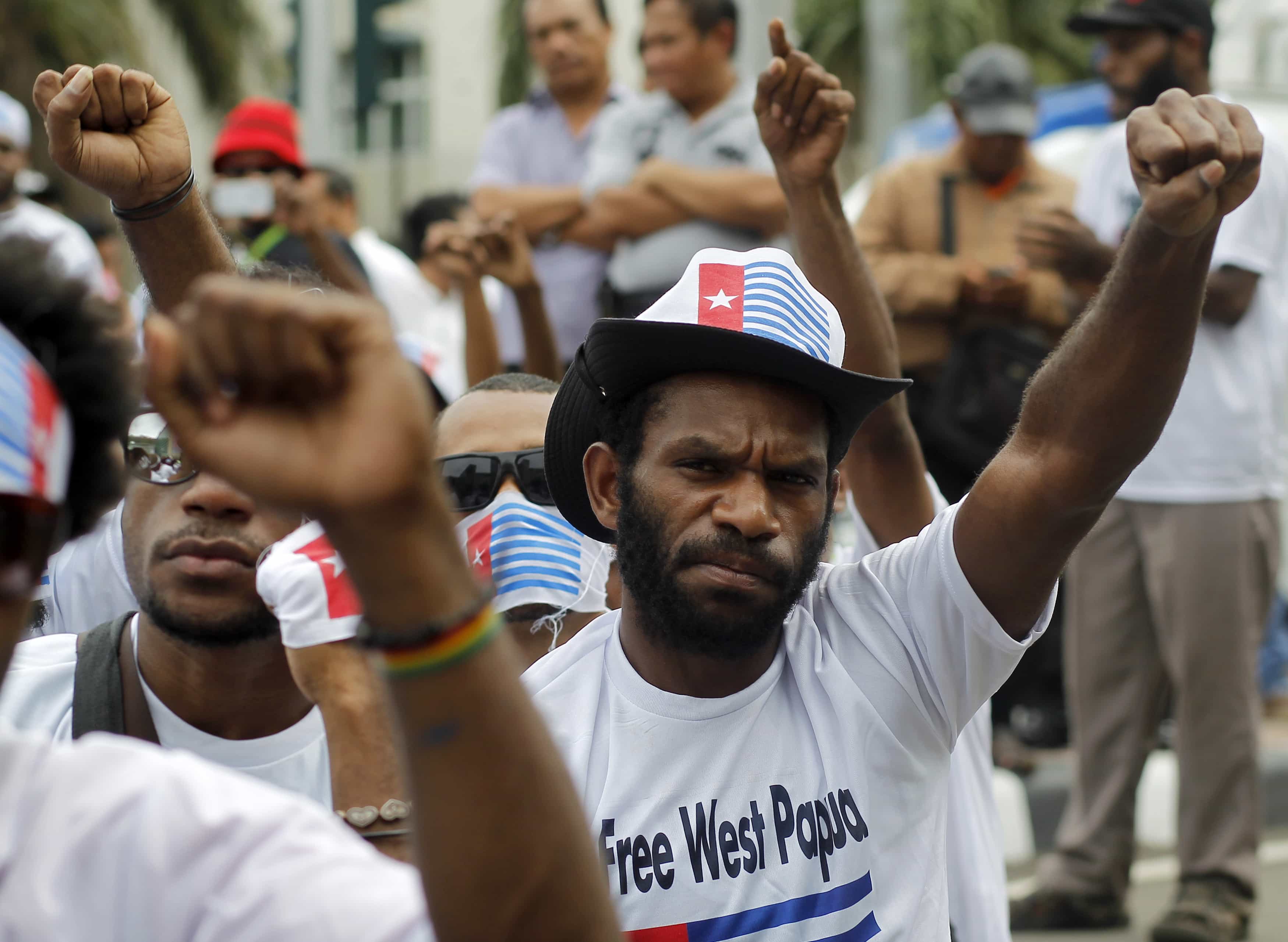 Papuan people shout slogans during a rally in Jakarta, 1 December 2014, REUTERS/Pius Erlangga