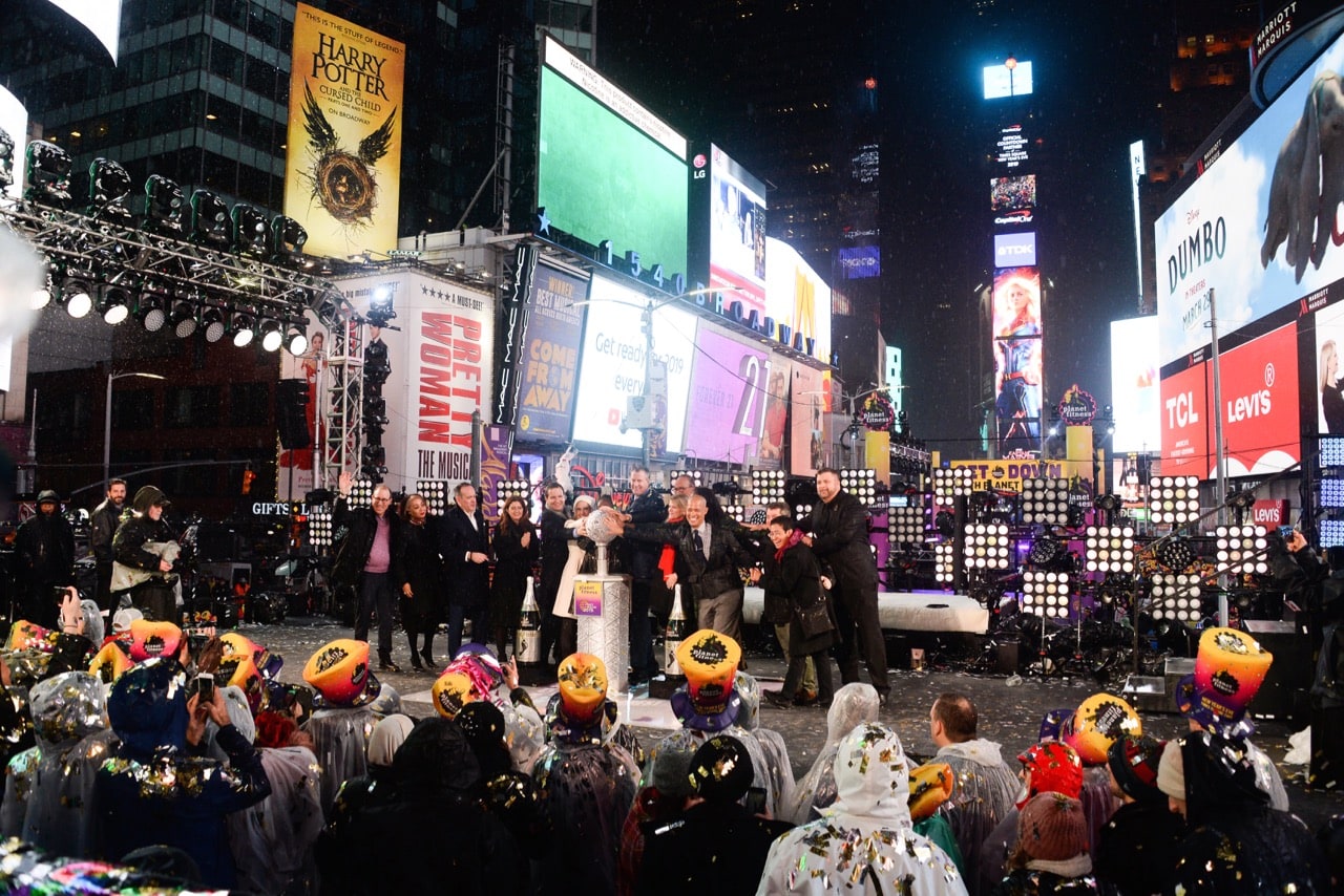 Mayor Bill de Blasio (C) attends the New Year's Eve celebration in Times Square in New York City, 31 December 2018, Noam Galai/WireImage