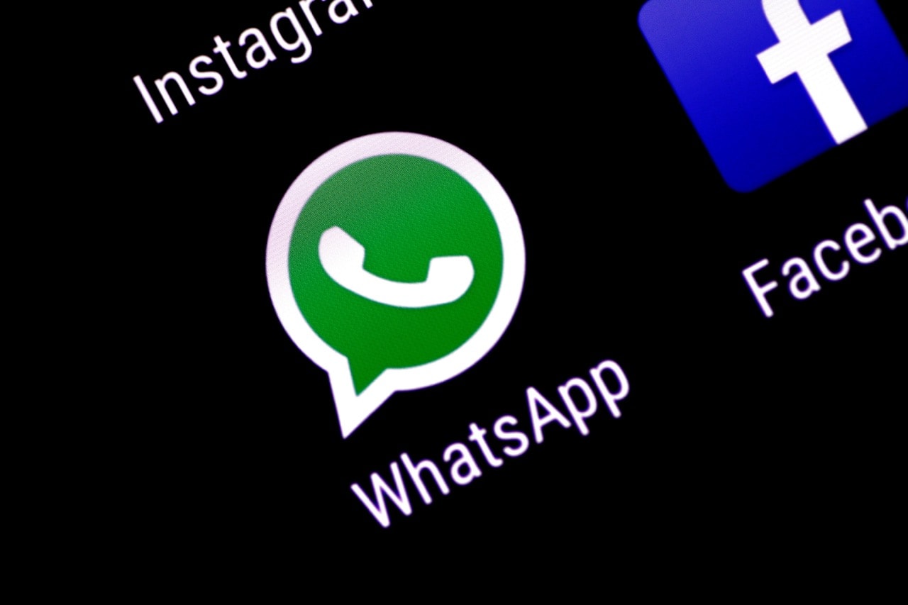 The WhatsApp messaging application is seen on a phone screen, 3 August 2017, REUTERS/Thomas White