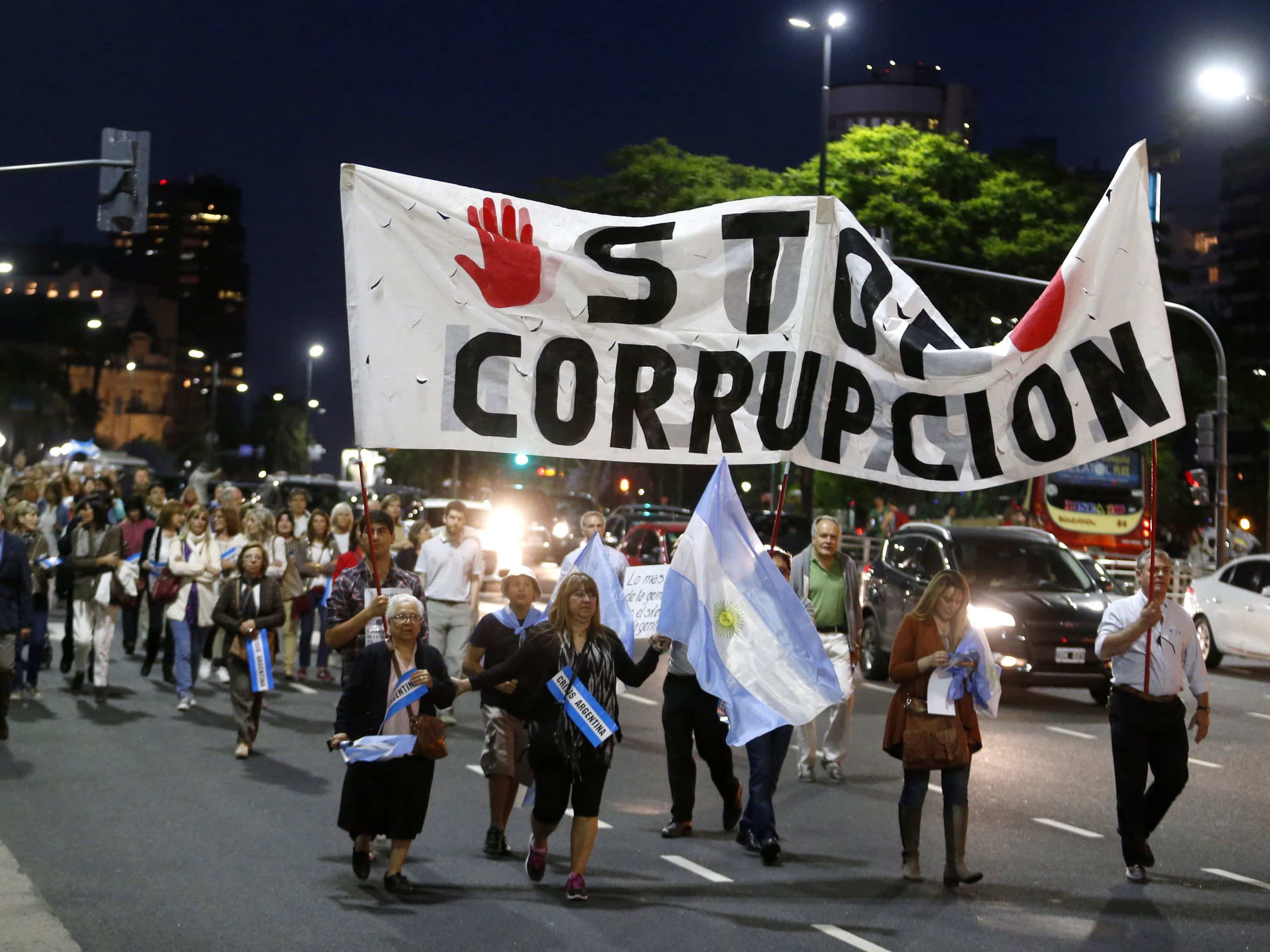 Protesters march through a main avenue during an anti-government rally in Buenos Aires, 13 November 2014, REUTERS/Enrique Marcarian