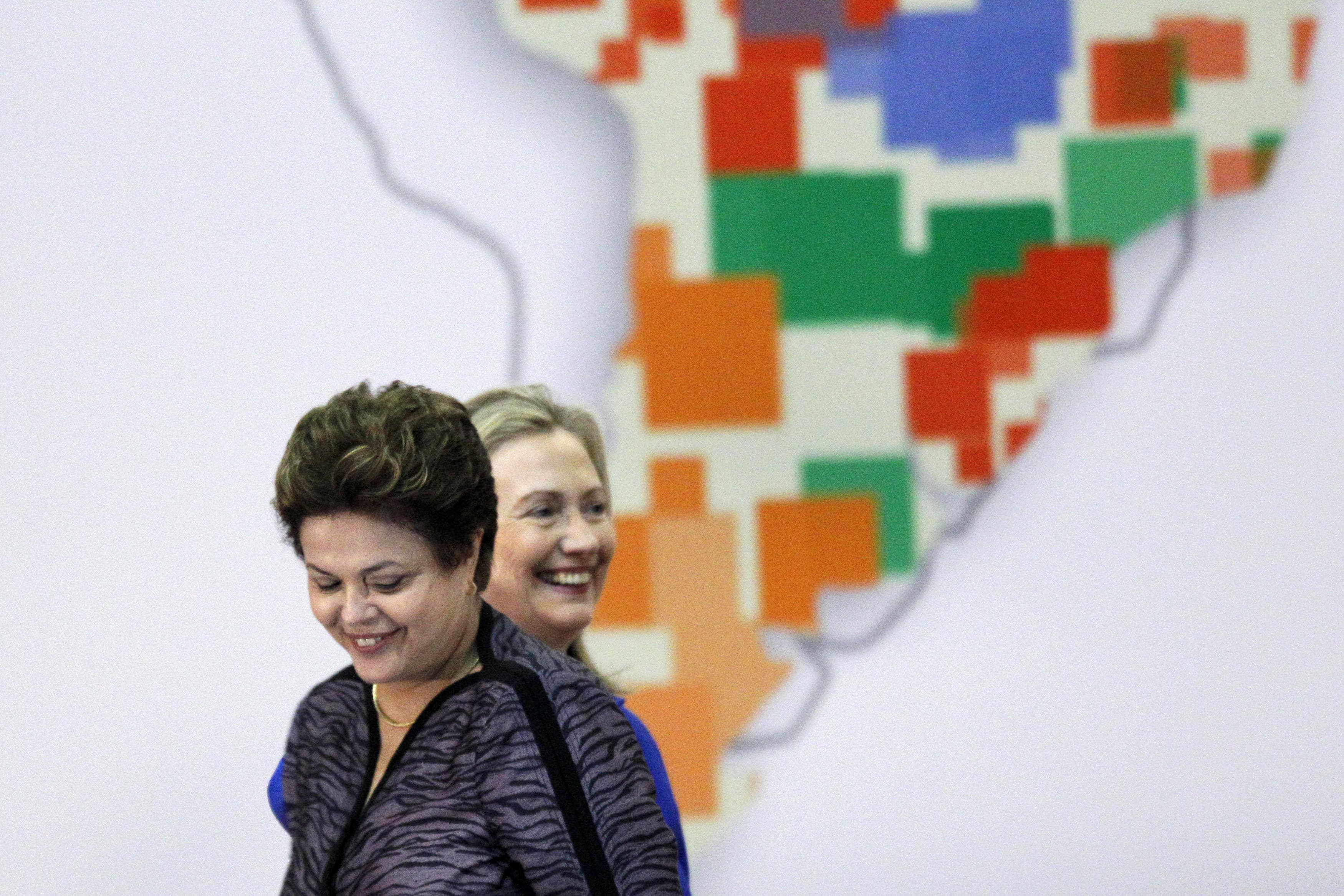 Brazil's President Dilma Rousseff and US Secretary of State Hilary Clinton participate in the annual conference "Open Government Partnership" in Brasilia, 17 April 2012 , REUTERS/Ueslei Marcelino