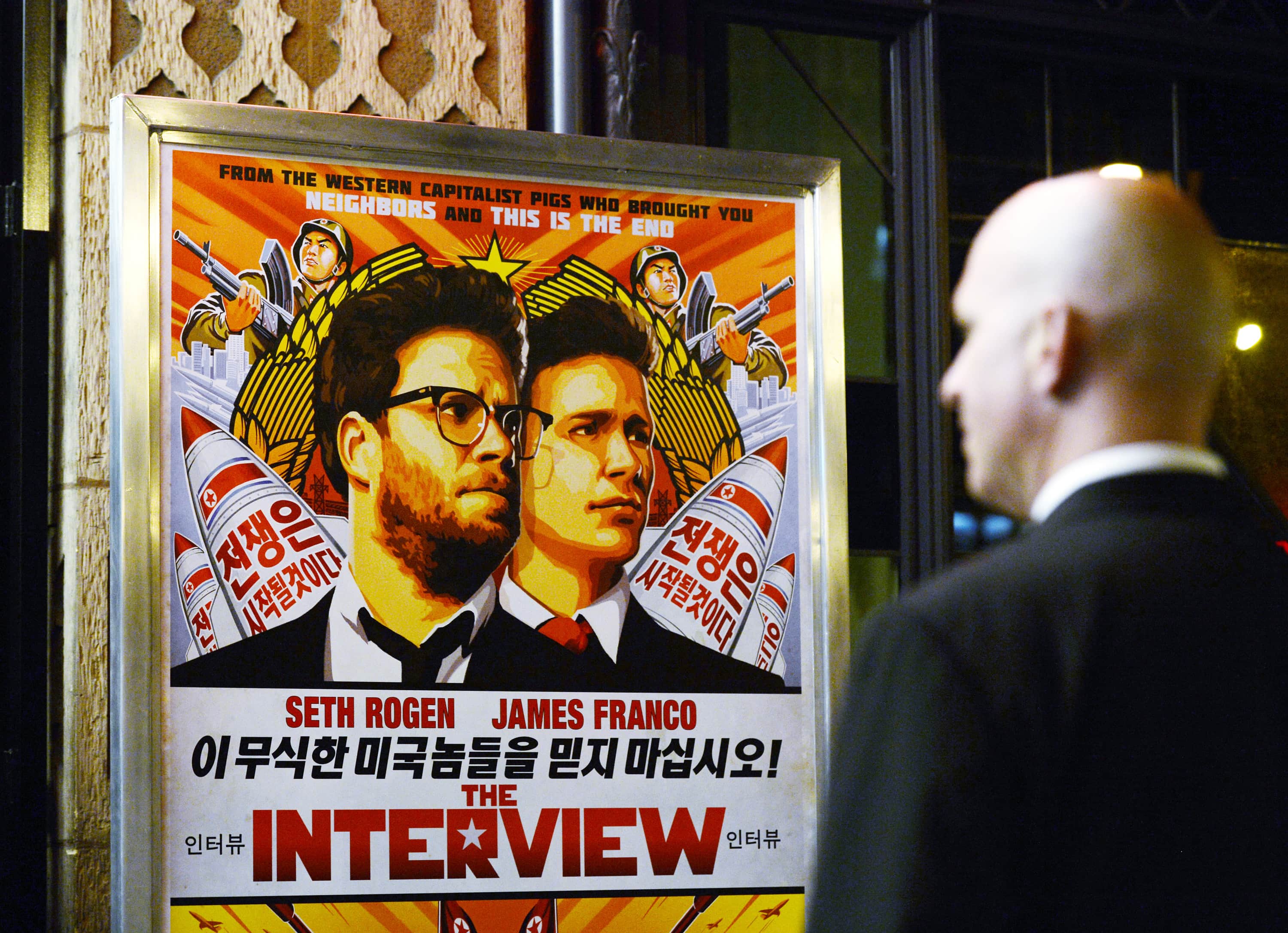 A security guard stands at the entrance of United Artists theater during the premiere of the film "The Interview" in Los Angeles, California, 11 December 2014 , REUTERS/Kevork Djansezian