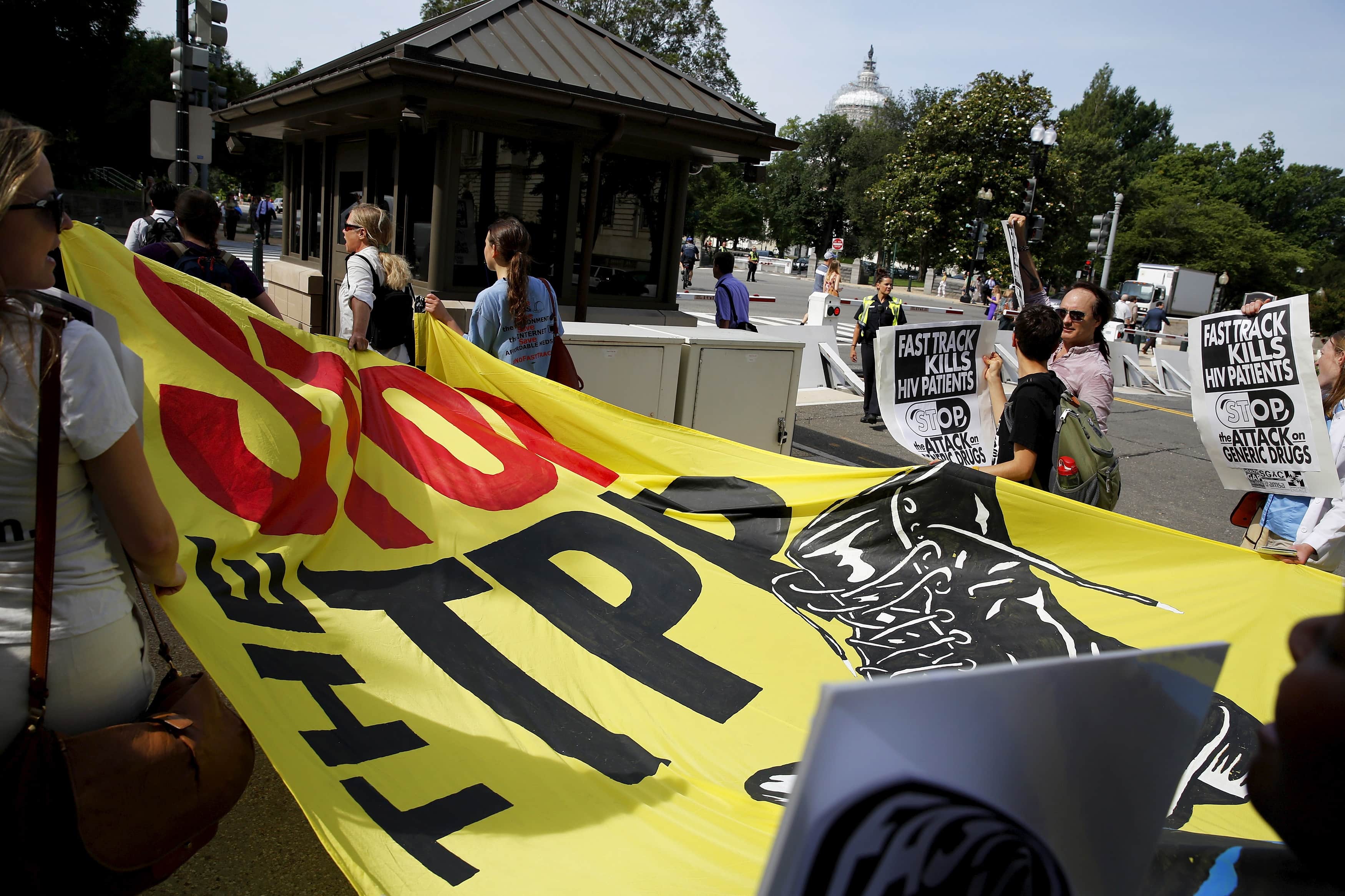 Protesters demonstrate against the Trans-Pacific Partnership (TPP) trade agreement on Capitol Hill in Washington, 23 June 2015, REUTERS/Jonathan Ernst