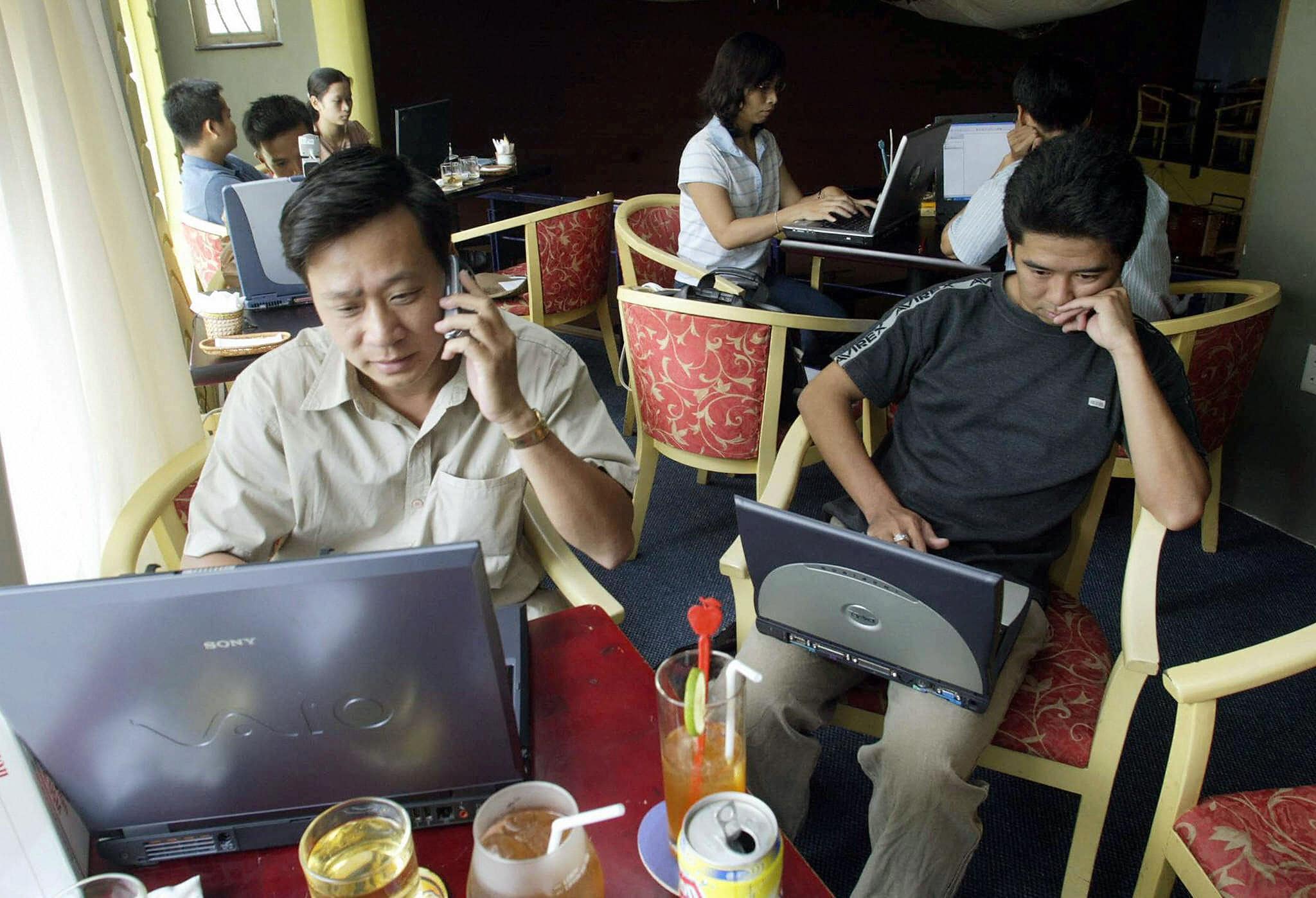 People surfing the internet at a local coffee shop, Ho Chi Minh City, Vietnam, 12 September 2004, HOANG DINH NAM/AFP/Getty Images
