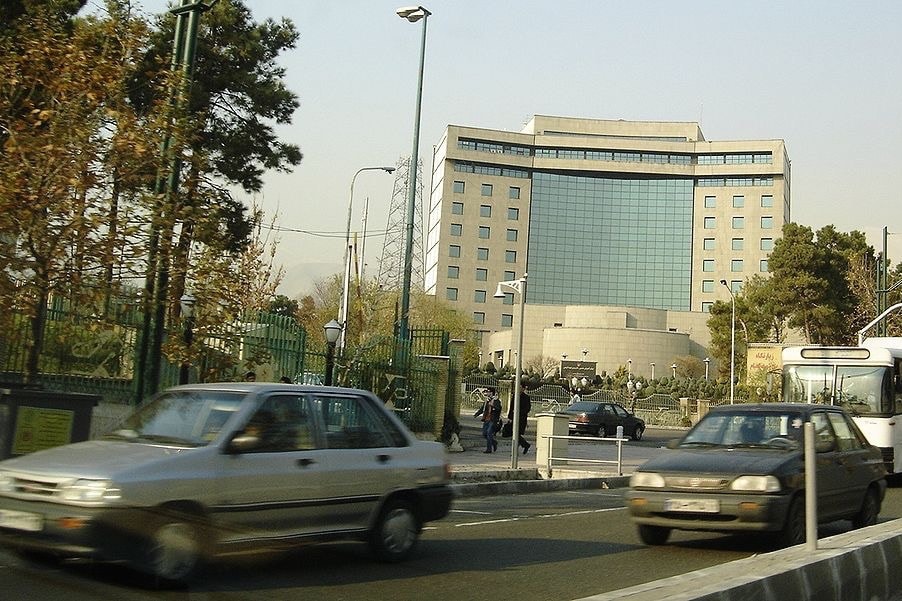 One of the eastern entrances to the Islamic Republic of Iran Broadcasting (IRIB) compound in Tehran, Iran, December 2007, By Zereshk [GFDL (http://www.gnu.org/copyleft/fdl.html) or CC BY 3.0  (https://creativecommons.org/licenses/by/3.0)], from Wikimedia Commons