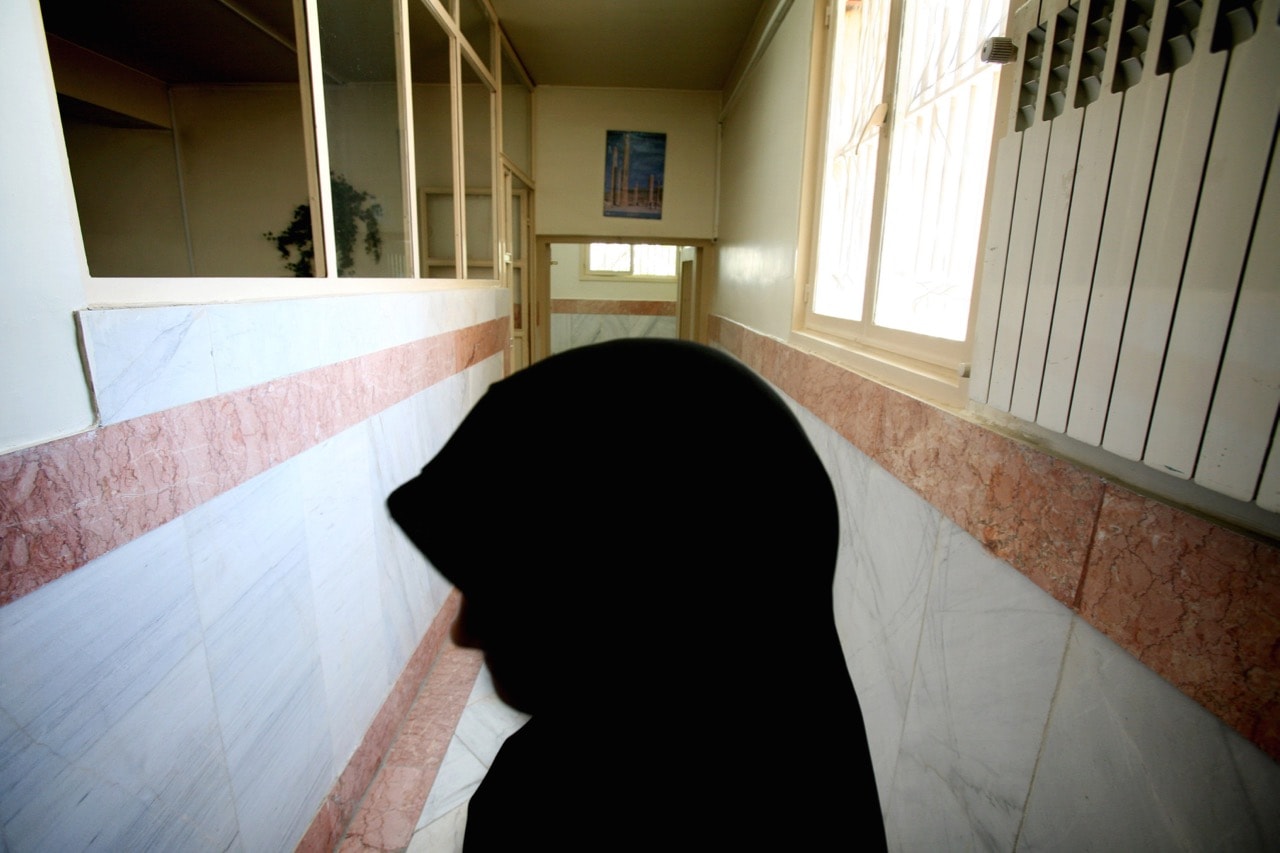 A female prison guard stands along a corridor in Tehran's Evin prison, 13 June 2006, REUTERS