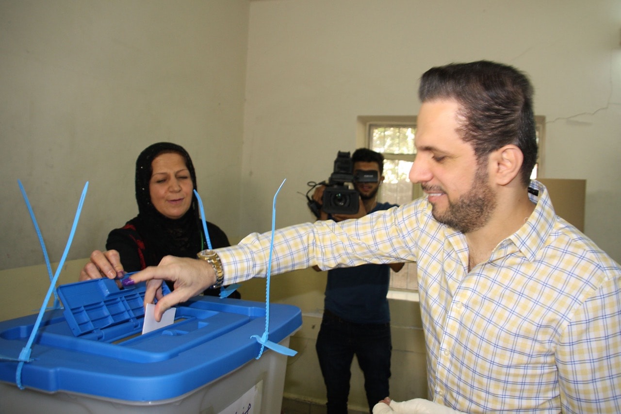 Shaswar Abdulwahid, owner of NRT Channel and a campaigner for the 'No' vote in the 2017 Kurdish independence referendum, casts his ballot at a polling station in Sulaimaniyah, 25 September 2017, SHWAN MOHAMMED/AFP/Getty Images