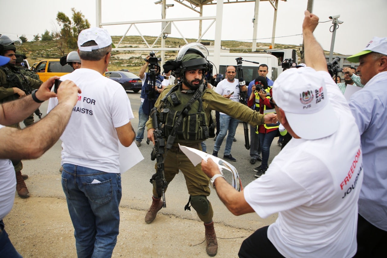 A protest organised by the Palestinian Journalists Syndicate, agaist the killing of two journalists, takes place in front of the Beit El Israeli army checkpoint, near the West Bank city of Ramallah, 6 May 2018, ABBAS MOMANI/AFP/Getty Images