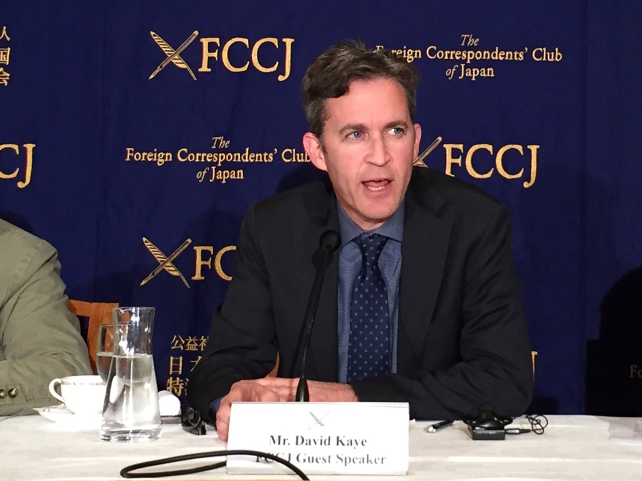 U.N. Special Rapporteur David Kaye, center, speaks at a press conference in Tokyo, 19 April 2016. Kaye has found "serious threats" to the independence of the press in Japan, AP Photo/Yuri Kageyama