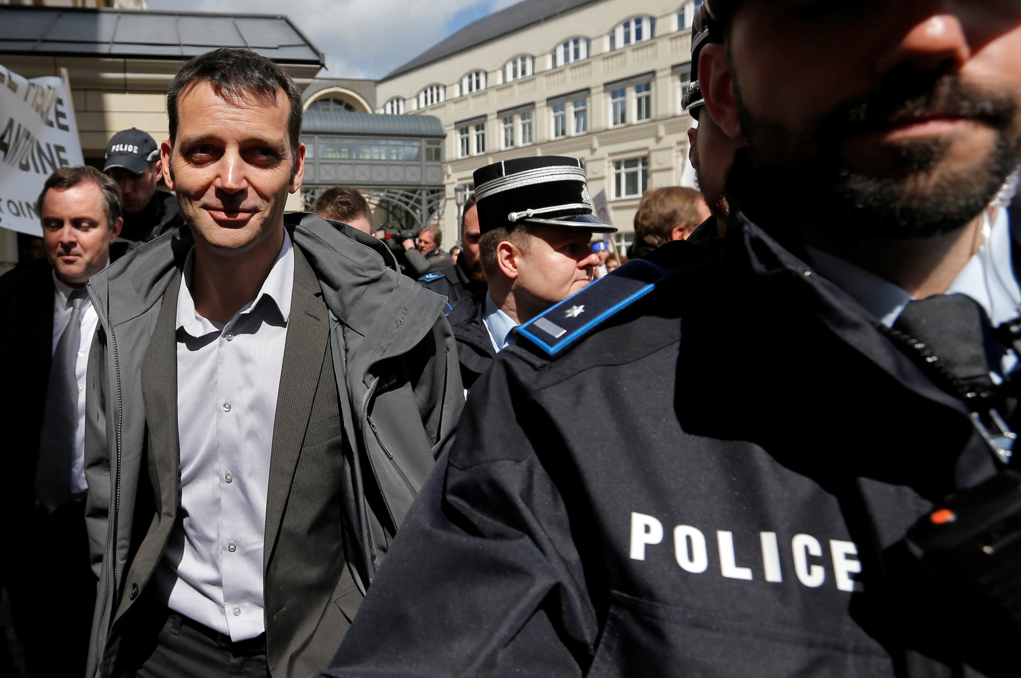 French journalist Edouard Perrin (L) is escorted by police as he leaves the court after the first day of the LuxLeaks trial in Luxembourg, 26 April 2016, REUTERS/Vincent Kessler