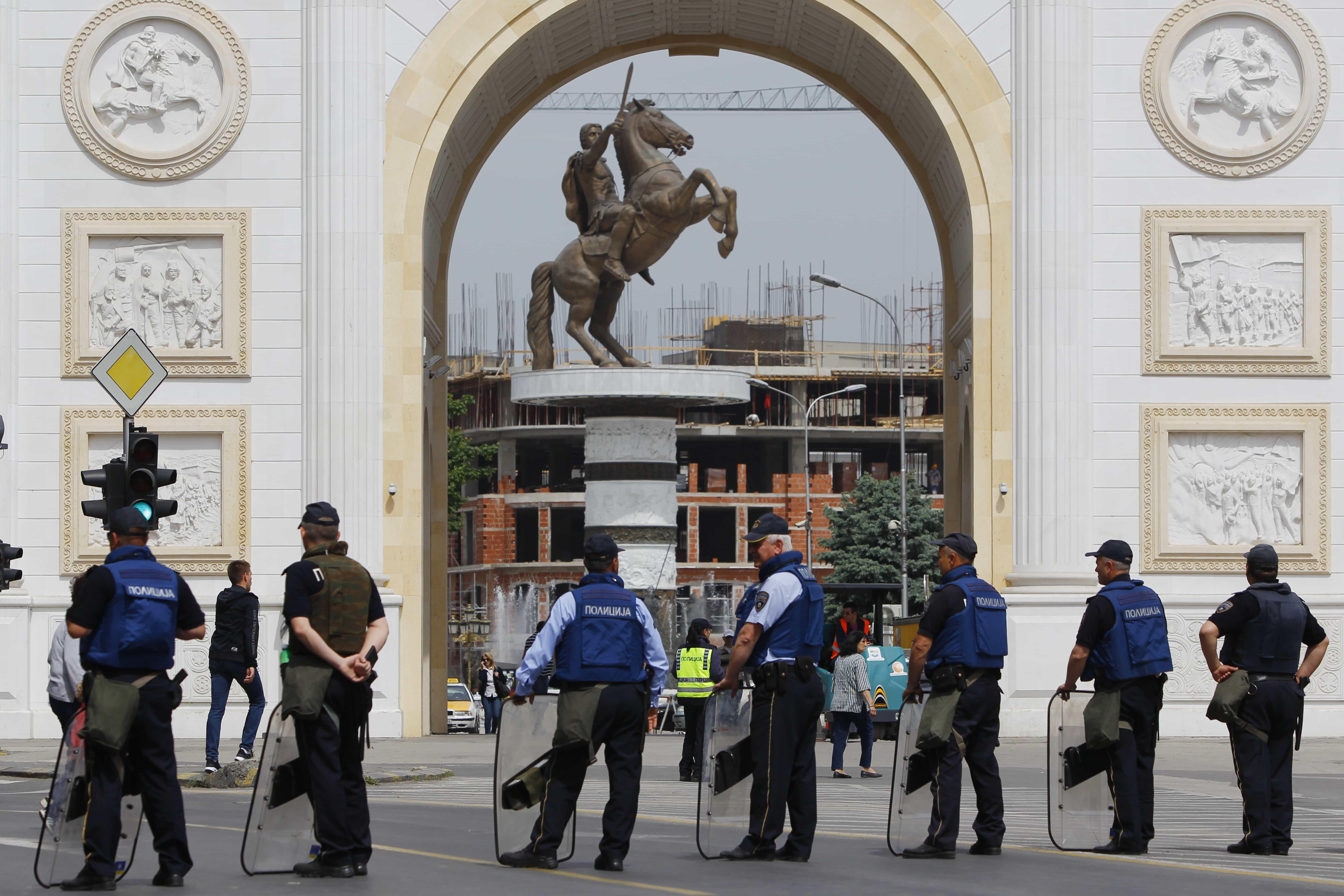 Macedonian police stand guard near the parliament building in Skopje, Macedonia, 28 April 2017, REUTERS/Ognen Teofilovski