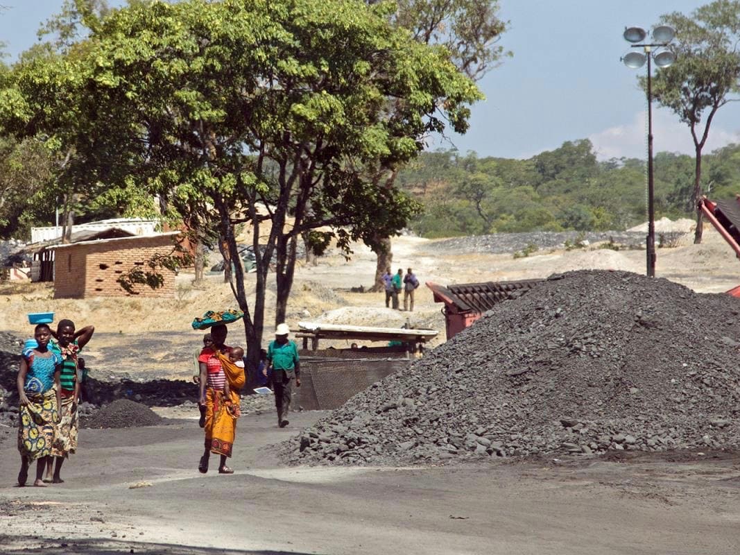 Malcoal mine in Kayelekera. The open-pit coal mine is among the four largest coal mines in Malawi., © 2016 Lauren Clifford-Holmes for Human Rights Watch