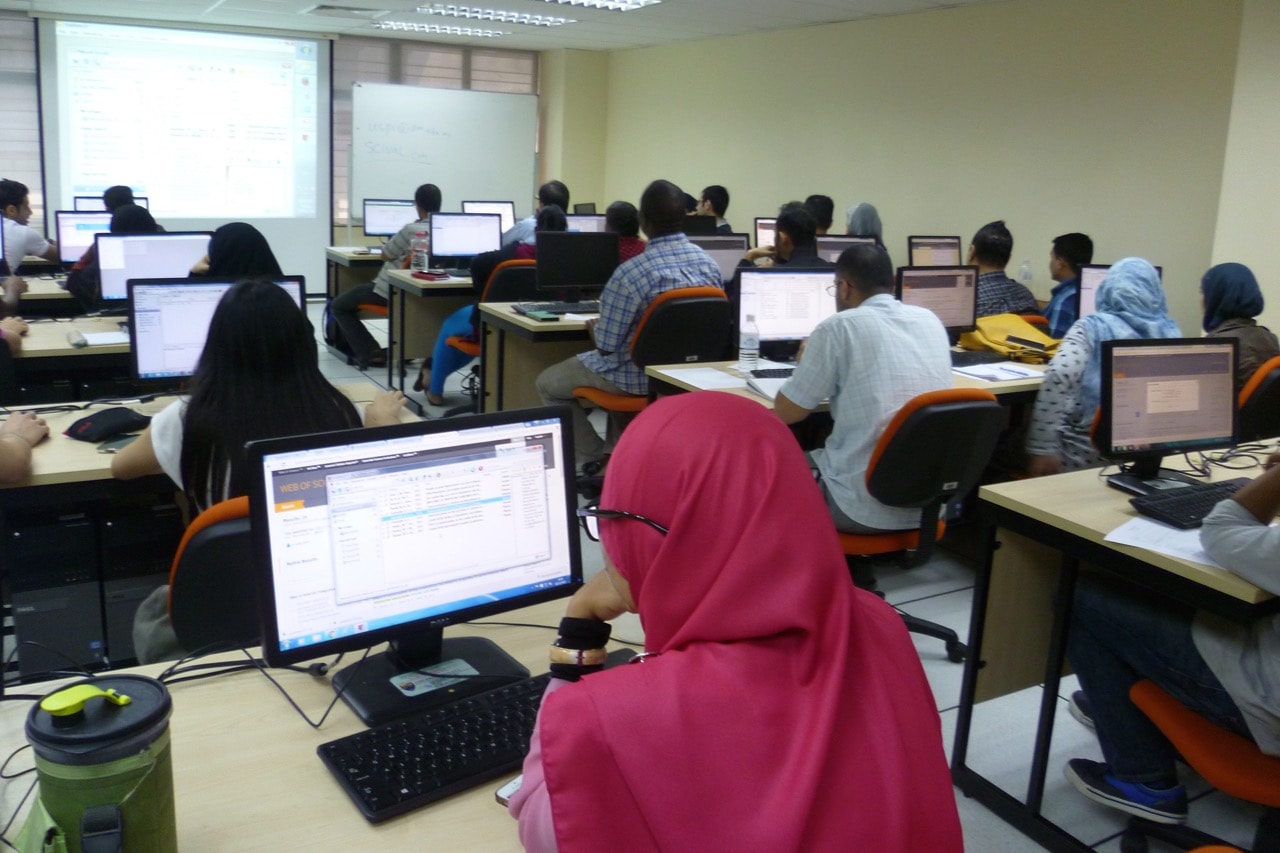 Computer room at the Institute of Graduate Studies, University of Malaya, Kuala Lumpur, Malaysia, 18 December 2015, Flickr/Nader Ale Ebrahim, ttribution-NonCommercial-NoDerivs 2.0 Generic (CC BY-NC-ND 2.0)