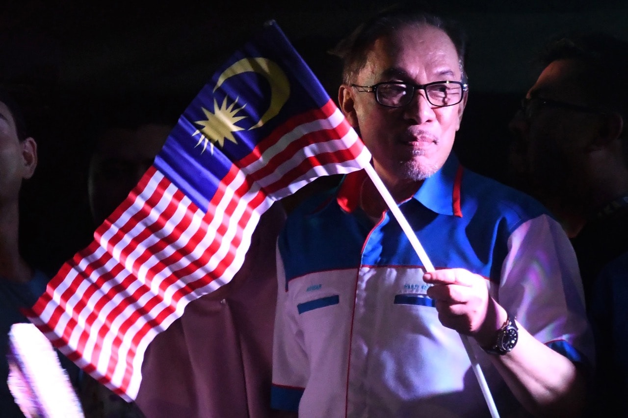 Current federal opposition leader Anwar Ibrahim waves a Malaysian flag during a rally after his release in Kuala Lumpur, Malaysia, 16 May 2018, ROSLAN RAHMAN/AFP/Getty Images