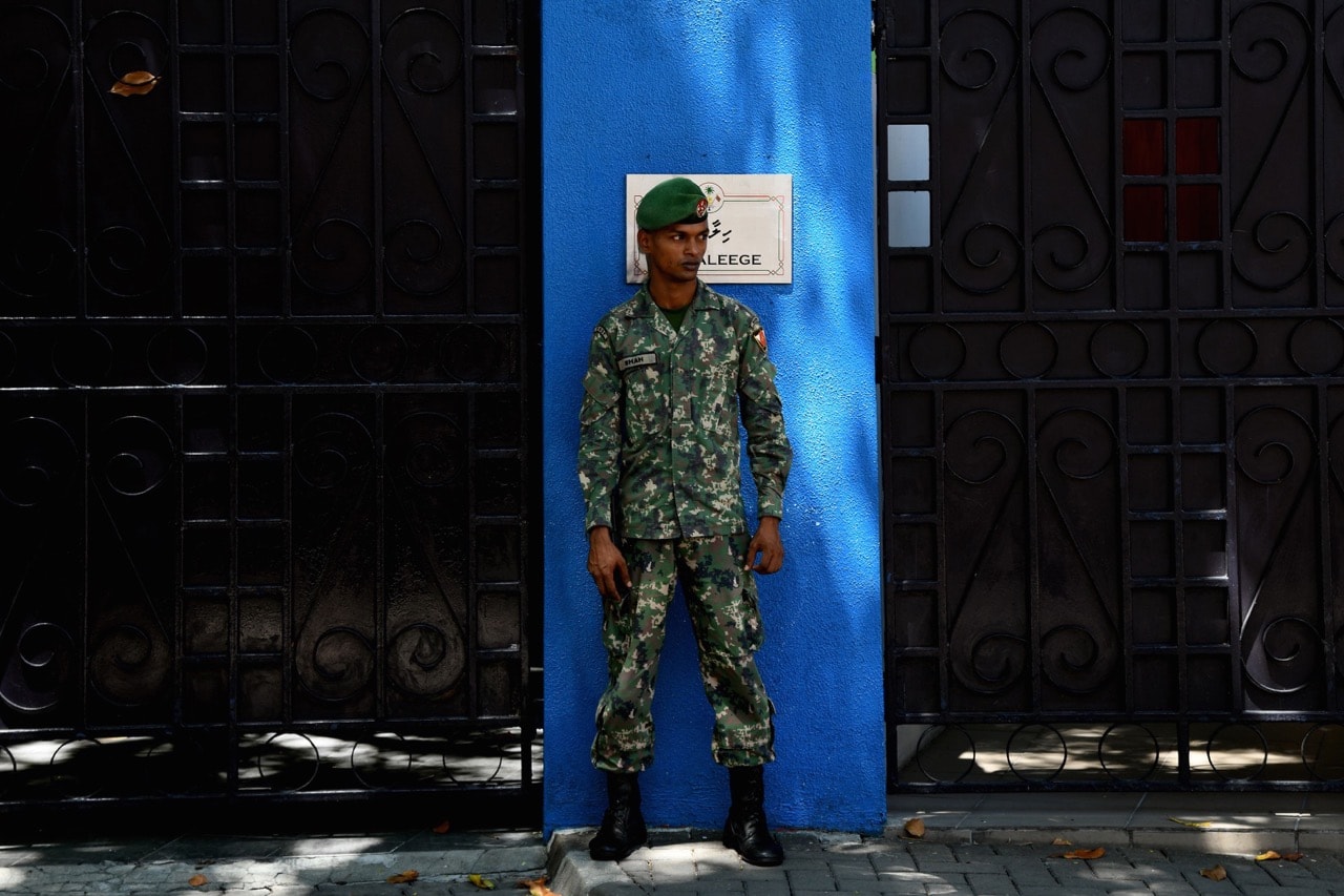 A Maldives soldier stands guard outside the president's residence in Male, 8 February 2018, Contributor/AFP/Getty Images)