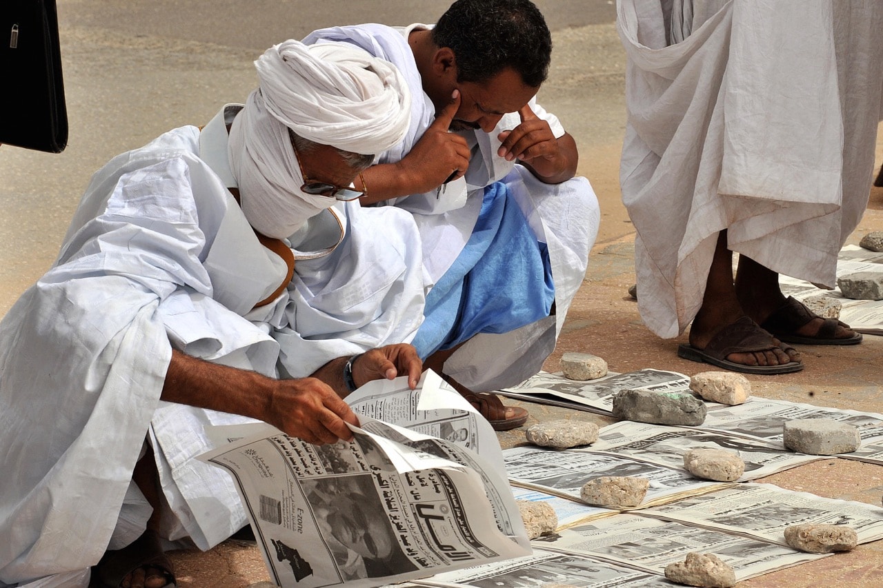 Mauritanians read newspapers on a main street in Nouakchott, Mauritania, 4 June 2009, GEORGES GOBET/AFP/Getty Images