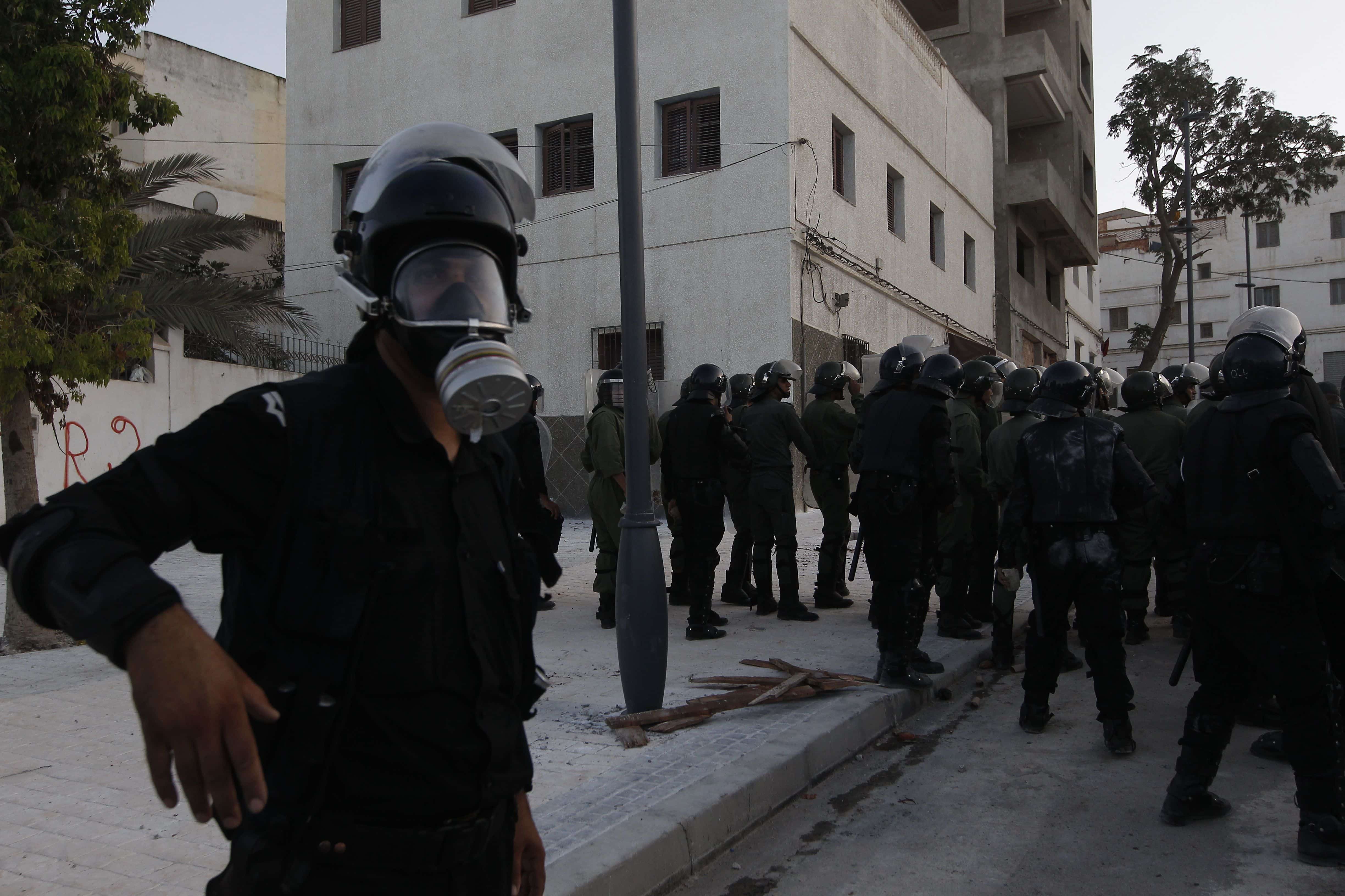 Security forces take up positions against protestors from the Al-Hirak al-Shaaby movement during a demonstration in Al-Hoceima, Morocco, 20 July 2017, STR/AFP/Getty Images