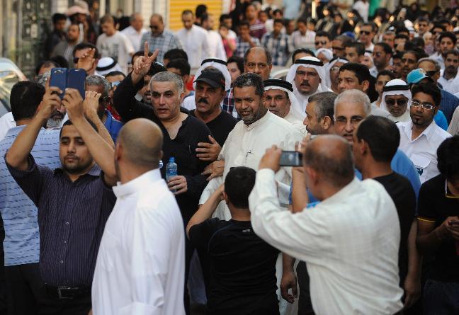 Bahraini human rights defender Nabeel Rajab flashes his trademark victory sign., BCHR/GCHR